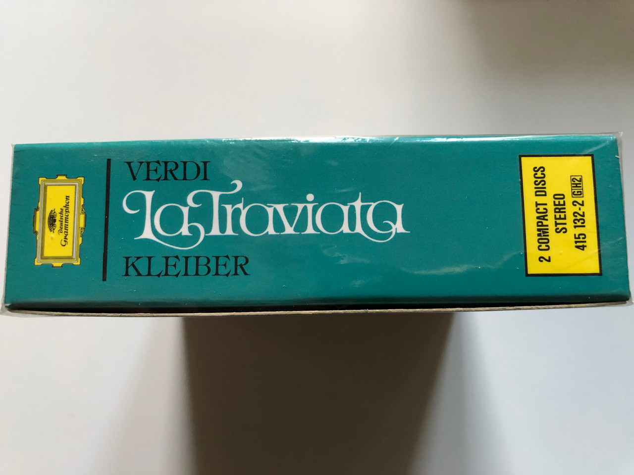 https://cdn10.bigcommerce.com/s-62bdpkt7pb/products/0/images/236221/Giuseppe_Verdi_-_La_Traviata_Ileana_Cotrubas_Placido_Domingo_Sherrill_Milnes_Bayerisches_Staatsorchester_Carlos_Kleiber_Deutsche_Grammophon_2x_Audio_CD_Stereo_Box_Set_415_132-2_3__48125.1656559893.1280.1280.JPG?c=2&_gl=1*6dlq9r*_ga*MjA2NTIxMjE2MC4xNTkwNTEyNTMy*_ga_WS2VZYPC6G*MTY1NjU1ODE2My40NTkuMS4xNjU2NTU5NzA5LjM5