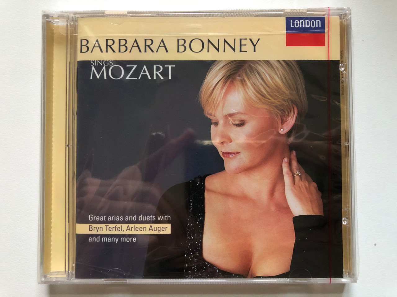 https://cdn10.bigcommerce.com/s-62bdpkt7pb/products/0/images/236484/Barbara_Bonney_Sings_Mozart_Great_arias_and_duets_with_Bryn_Terfel_Arleen_Auger_and_many_more_Decca_Audio_CD_1998_289_460_571-2_1__66405.1656648990.1280.1280.JPG?c=2&_gl=1*1x45f68*_ga*MjA2NTIxMjE2MC4xNTkwNTEyNTMy*_ga_WS2VZYPC6G*MTY1NjY0NDgyOS40NjEuMS4xNjU2NjQ4ODU0LjYw