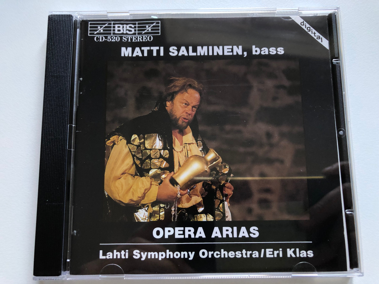 https://cdn10.bigcommerce.com/s-62bdpkt7pb/products/0/images/238709/Matti_Salminen_bass_-_Opera_Arias_-_Lahti_Symphony_Orchestra_Eri_Klas_BIS_Audio_CD_1991_Stereo_BIS-CD-520_1__75128.1657788404.1280.1280.JPG?c=2&_gl=1*18wfriq*_ga*MjA2NTIxMjE2MC4xNTkwNTEyNTMy*_ga_WS2VZYPC6G*MTY1Nzc3OTYzMS40ODIuMS4xNjU3Nzg4Mjk2LjQy