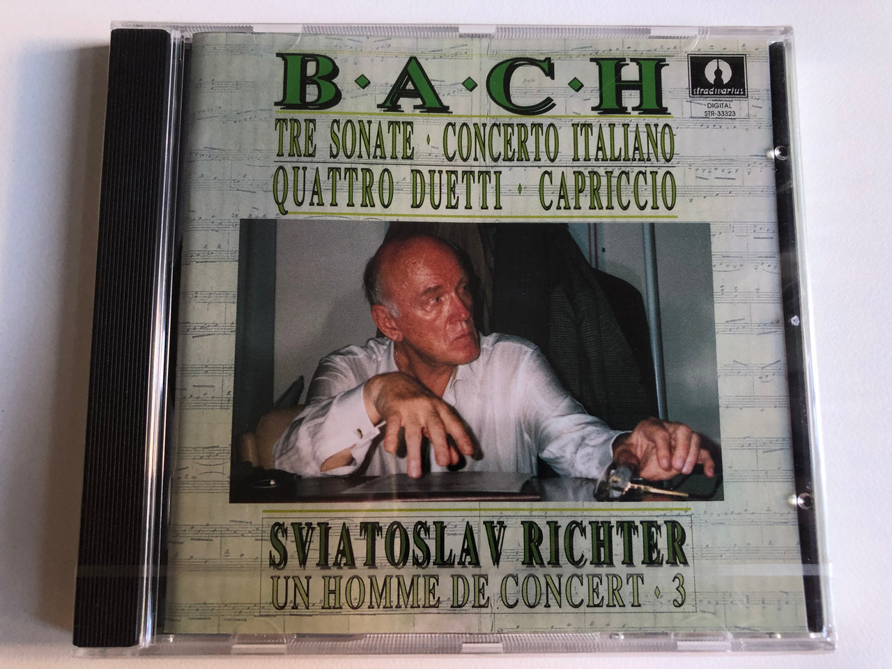 https://cdn10.bigcommerce.com/s-62bdpkt7pb/products/0/images/240202/Bach_-_Tre_Sonate_Concerto_Italiano_Quattro_Duetti_Capriccio_-_Sviatoslav_Richter_Un_Homme_De_Concert_-_3_Stradivarius_Audio_CD_STR_33323_1__56865.1658165554.1280.1280.JPG?c=2&_gl=1*1m1y3iu*_ga*MjA2NTIxMjE2MC4xNTkwNTEyNTMy*_ga_WS2VZYPC6G*MTY1ODE1Mjc4Ni40ODUuMS4xNjU4MTY1NTM0LjYw
