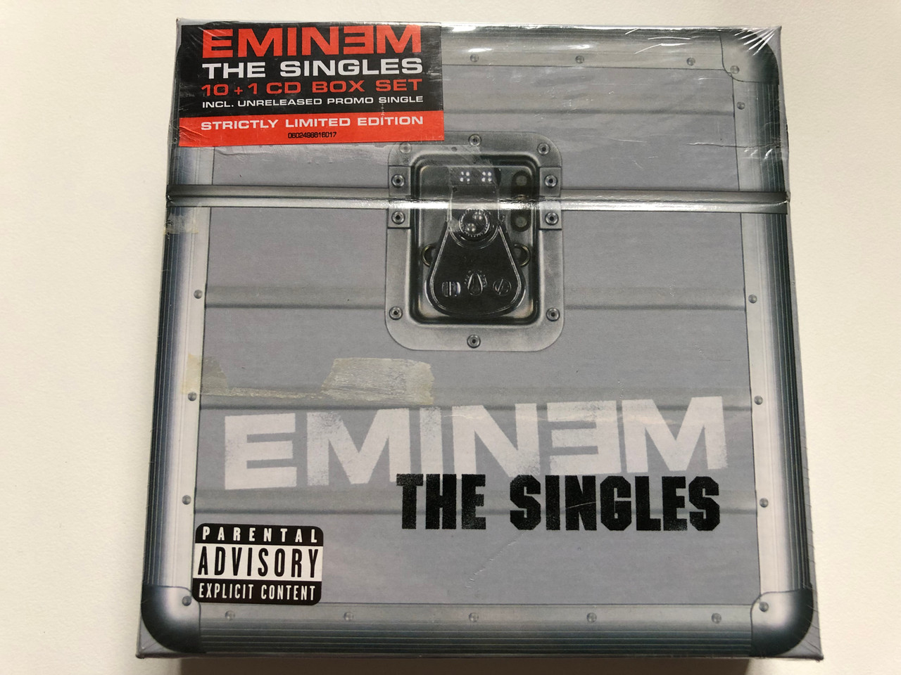 https://cdn10.bigcommerce.com/s-62bdpkt7pb/products/0/images/240733/Eminem_The_Singles_10_1_CD_Box_Set_Incl._Unreleased_Promo_Single_Aftermath_Entertainment_11x_Audio_CD_2003_Box_Set_0602498616017_1__25191.1658315022.1280.1280.JPG?c=2&_gl=1*rcet93*_ga*MjA2NTIxMjE2MC4xNTkwNTEyNTMy*_ga_WS2VZYPC6G*MTY1ODMxNDU5Ni40OTAuMS4xNjU4MzE1MDI0LjYw