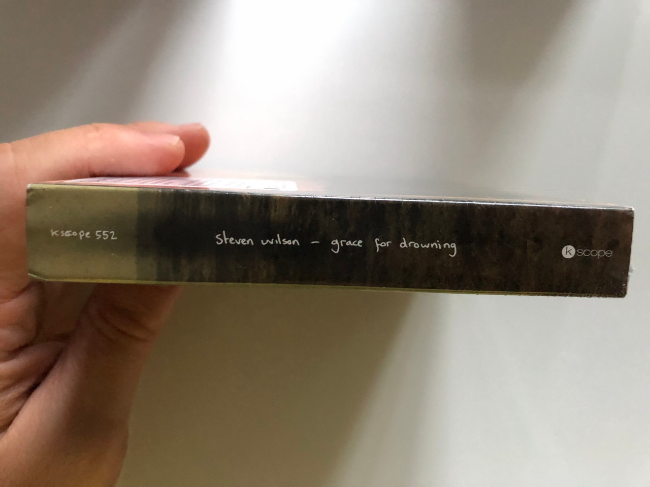 https://cdn10.bigcommerce.com/s-62bdpkt7pb/products/0/images/241456/Steven_Wilson_Grace_For_Drowning_2CD_Blu-ray_edition_of_the_second_album_from_the_twice_Grammy_nominated_producer_writter_and_performer._Kscope_2x_Audio_CD_2011_Kscope_552_3__06881.1658496151.1280.1280.JPG?c=2&_gl=1*1dywj2o*_ga*MjA2NTIxMjE2MC4xNTkwNTEyNTMy*_ga_WS2VZYPC6G*MTY1ODQ5NTQ2MC40OTUuMS4xNjU4NDk1NTA2LjE0