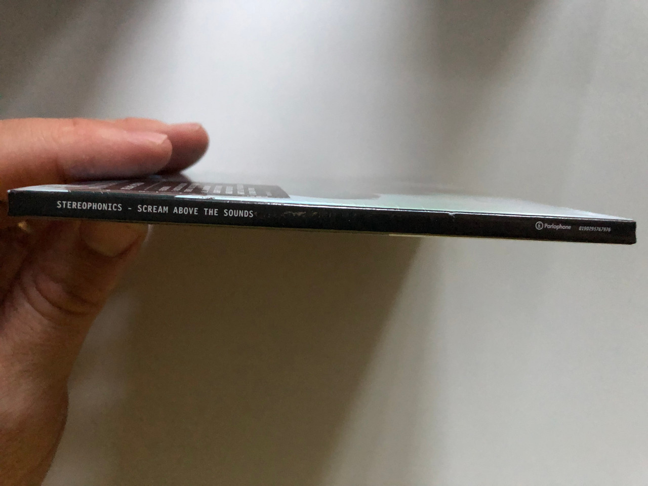 https://cdn10.bigcommerce.com/s-62bdpkt7pb/products/0/images/241465/Stereophonics_Scream_Above_The_Sounds_Deluxe_Edition_Featuring_5_Additional_Exclusive_Tracks_Plus_The_Singles_All_In_One_Night_Caught_By_The_Wind_Would_You_Believe_Parlophone_Audio_3__89968.1658498605.1280.1280.JPG?c=2&_gl=1*qs3t9r*_ga*MjA2NTIxMjE2MC4xNTkwNTEyNTMy*_ga_WS2VZYPC6G*MTY1ODQ5NTQ2MC40OTUuMS4xNjU4NDk4NjAwLjYw