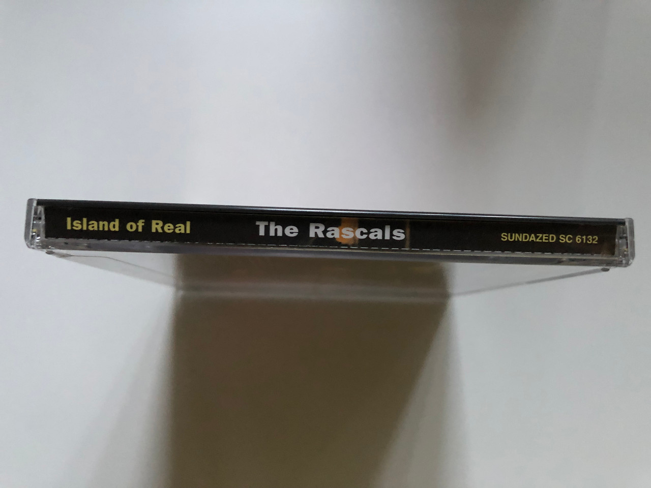 https://cdn10.bigcommerce.com/s-62bdpkt7pb/products/0/images/241501/The_Rascals_The_Island_Of_Real_Sundazed_Music_Audio_CD_1998_SC_6132_3__13049.1658503936.1280.1280.JPG?c=2&_gl=1*1i6xoj*_ga*MjA2NTIxMjE2MC4xNTkwNTEyNTMy*_ga_WS2VZYPC6G*MTY1ODQ5NTQ2MC40OTUuMS4xNjU4NTAzODI0LjM2
