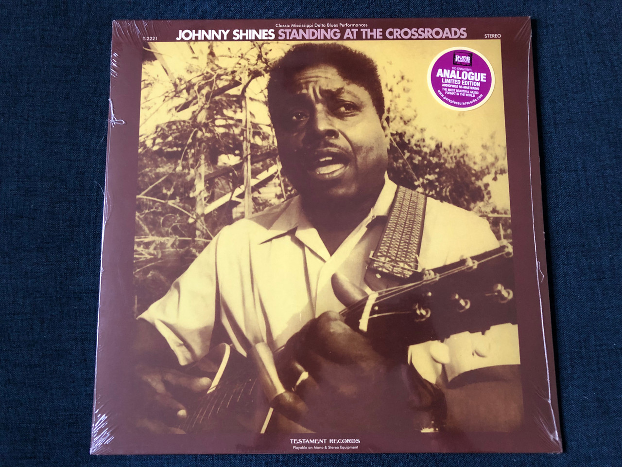 https://cdn10.bigcommerce.com/s-62bdpkt7pb/products/0/images/243310/Johnny_Shines_Standing_At_The_Crossroads_Classic_Mississippi_Delta_Blues_Performances_Testament_Records_LP_Stereo_T-2221_1__01354.1658944613.1280.1280.JPG?c=2&_gl=1*1p1eg29*_ga*MjA2NTIxMjE2MC4xNTkwNTEyNTMy*_ga_WS2VZYPC6G*MTY1ODk0MjY0MC41MDEuMS4xNjU4OTQ0NDU0LjMy