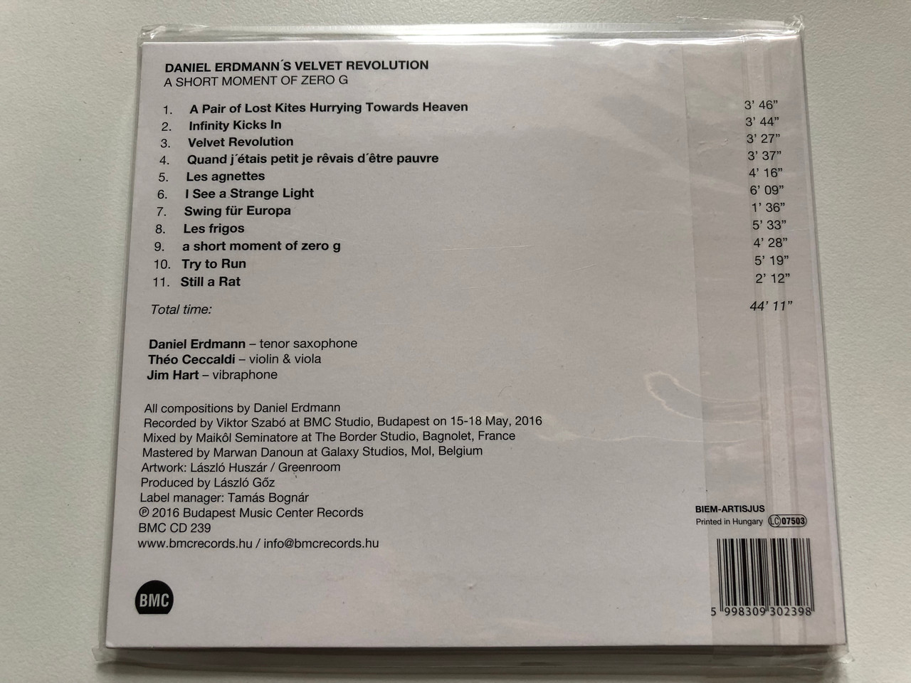 https://cdn10.bigcommerce.com/s-62bdpkt7pb/products/0/images/243707/Daniel_Erdmanns_Velvet_Revolution_Featuring_To_Ceccaldi_Jim_Hart_-_A_Short_Moment_Of_Zero_G_Budapest_Music_Center_Records_Audio_CD_2016_BMC_CD_239_2__19596.1659065545.1280.1280.JPG?c=2&_gl=1*w8bh2x*_ga*MjA2NTIxMjE2MC4xNTkwNTEyNTMy*_ga_WS2VZYPC6G*MTY1OTA2NDkyMC41MDQuMS4xNjU5MDY1NDI1LjM5