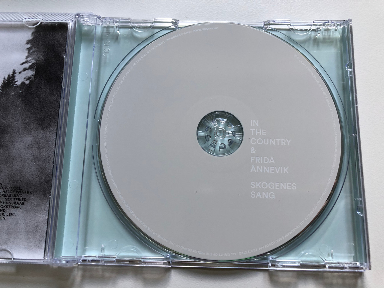 https://cdn10.bigcommerce.com/s-62bdpkt7pb/products/0/images/245035/In_The_Country_Frida_nnevik_Skogenes_Sang_Grappa_Audio_CD_2014_GRCD4472_3__00665.1659461898.1280.1280.JPG?c=2&_gl=1*1ys2nr4*_ga*MjA2NTIxMjE2MC4xNTkwNTEyNTMy*_ga_WS2VZYPC6G*MTY1OTQ2MDc4Ni41MTAuMS4xNjU5NDYxNzg4LjQz
