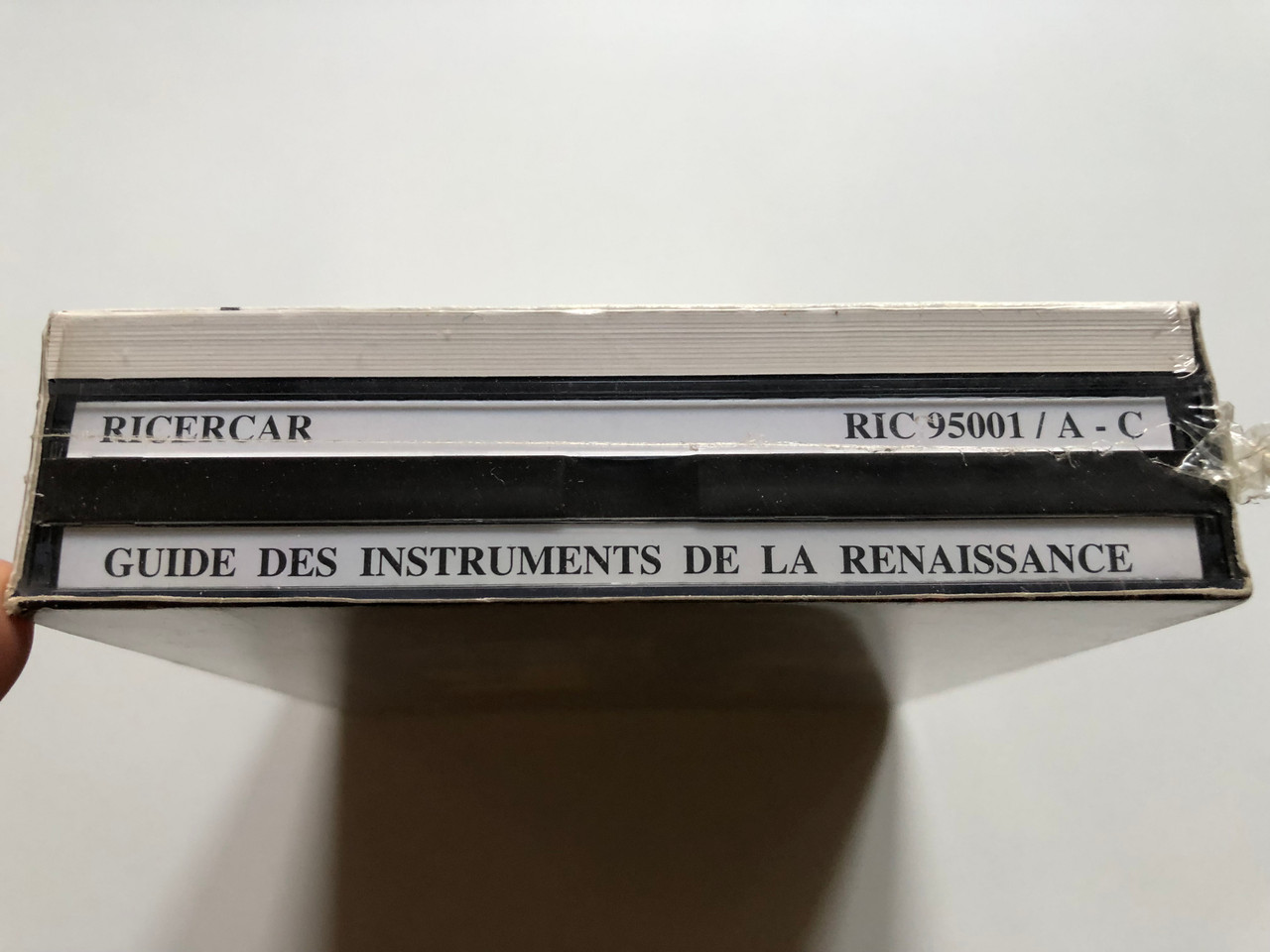 https://cdn10.bigcommerce.com/s-62bdpkt7pb/products/0/images/245805/Guide_Des_Instruments_De_La_Renaissance_Compendium_Of_Renaissance_Musical_Instruments_Erluterungen_Zu_Den_Renaissanceinstrumenten_Ricercar_3x_Audio_CD_RIC_95001_5__12060.1659610456.1280.1280.JPG?c=2&_gl=1*1awl7p9*_ga*MjA2NTIxMjE2MC4xNTkwNTEyNTMy*_ga_WS2VZYPC6G*MTY1OTYwMTIyMS41MTMuMS4xNjU5NjEwMjc1LjQ5