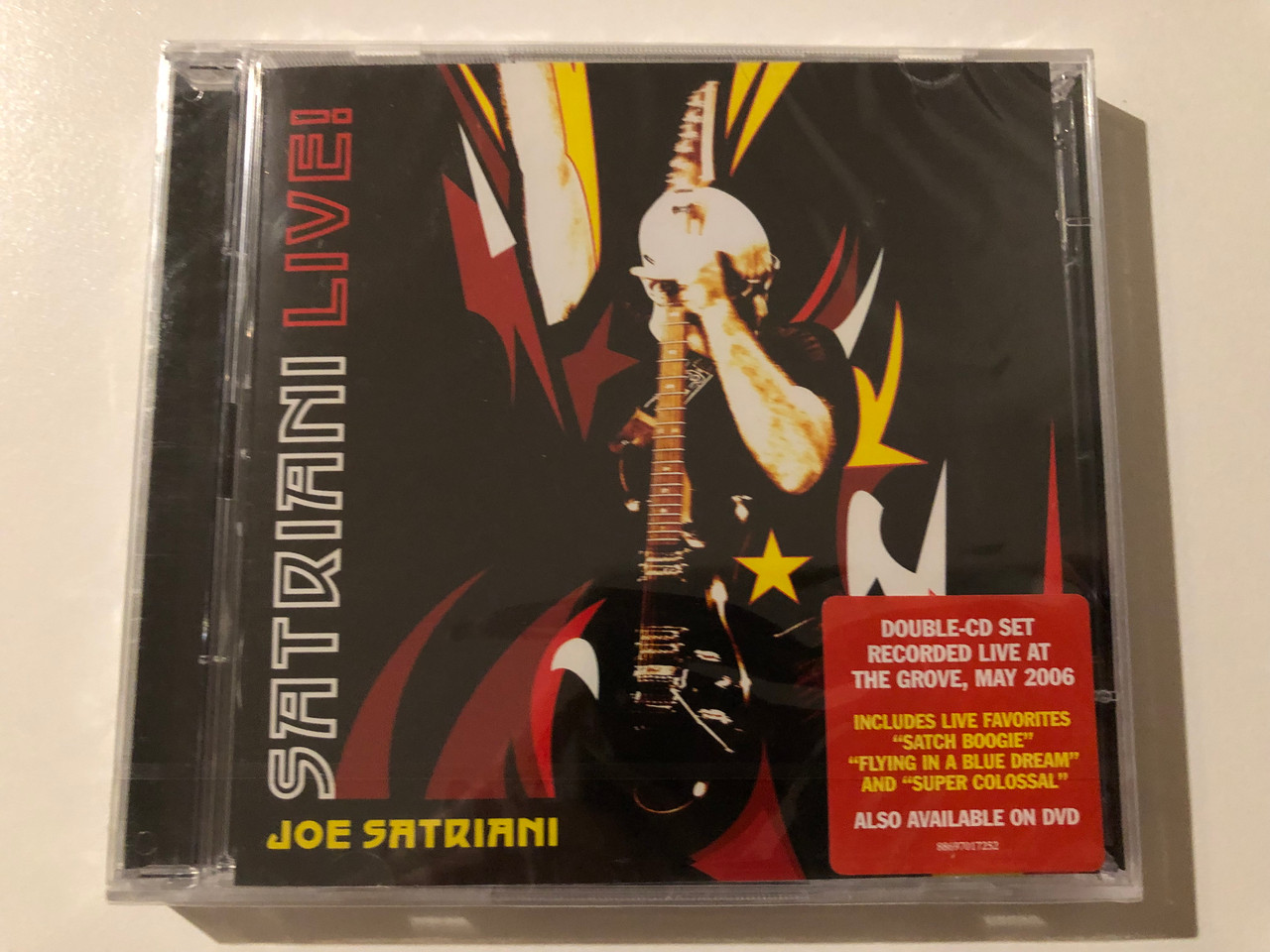 https://cdn10.bigcommerce.com/s-62bdpkt7pb/products/0/images/247600/Joe_Satriani_Satriani_Live_Double-CD_Set_Recorded_Live_At_The_Grove_May_2006_Includes_Live_Favorites_Satch_Boogie_Flying_In_A_Blue_Dream_And_Super_Colossal_Also_Available_1__12598.1660211143.1280.1280.JPG?c=2&_gl=1*st4no*_ga*MjA2NTIxMjE2MC4xNTkwNTEyNTMy*_ga_WS2VZYPC6G*MTY2MDE5OTQ4NC41MjQuMS4xNjYwMjA5NjA5LjQ0