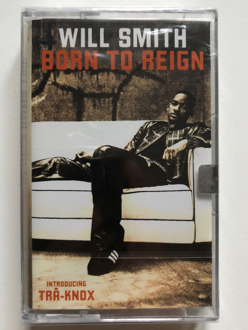 https://cdn10.bigcommerce.com/s-62bdpkt7pb/products/0/images/249870/Will_Smith_Born_To_Reign_Introducing_Tra-Knox_Columbia_Audio_Cassette_2002_COL_507955_4_1__77626.1661150674.1280.1280.JPG?c=2&_gl=1*2qfw9n*_ga*MjA2NTIxMjE2MC4xNTkwNTEyNTMy*_ga_WS2VZYPC6G*MTY2MTE1MDA1NS41MzMuMS4xNjYxMTUwNTc5LjM5LjAuMA..