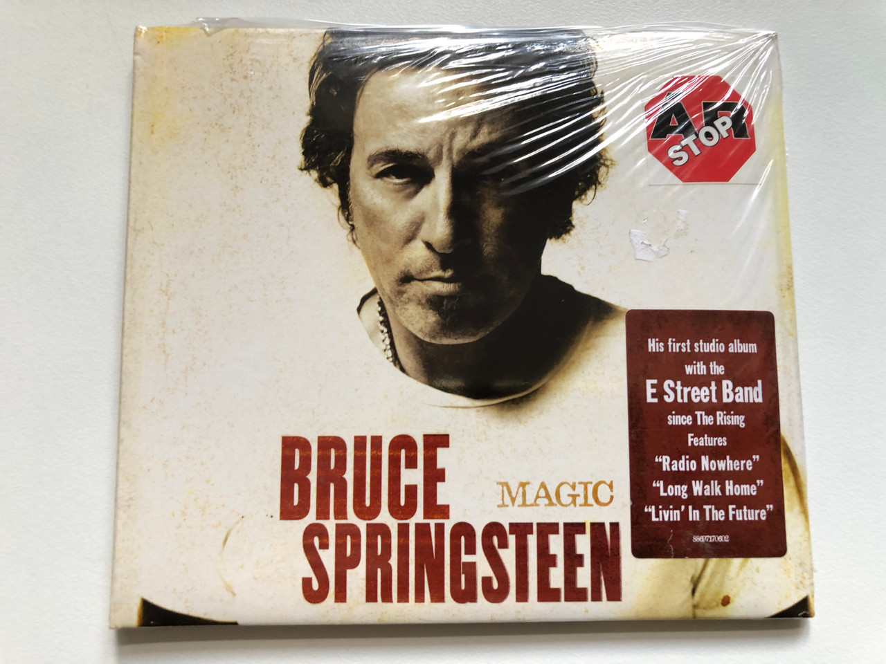 https://cdn10.bigcommerce.com/s-62bdpkt7pb/products/0/images/253034/Bruce_Springsteen_Magic_His_first_studio_album_with_the_E_Street_Band_since_The_Rising_Features_Radio_Nowhere_Long_Walk_Home_Livin_In_The_Future_Columbia_Audio_CD_2007_88_1__39727.1662037705.1280.1280.JPG?c=2&_gl=1*1yhieqe*_ga*MjA2NTIxMjE2MC4xNTkwNTEyNTMy*_ga_WS2VZYPC6G*MTY2MjAzNDI0My41NDQuMS4xNjYyMDM3NTQ2LjUyLjAuMA..