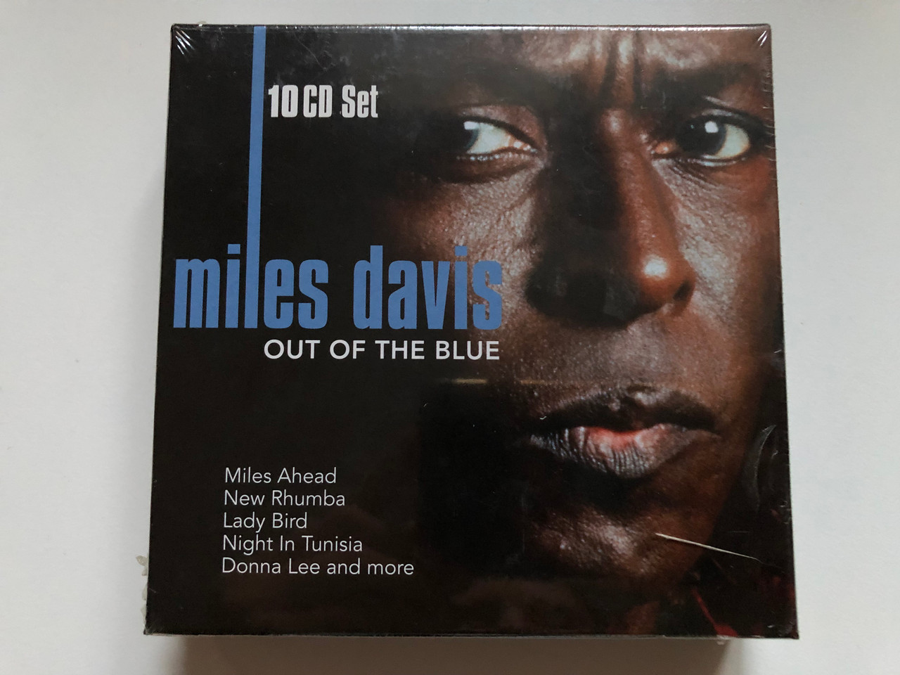 https://cdn10.bigcommerce.com/s-62bdpkt7pb/products/0/images/253542/Miles_Davis_Out_Of_The_Blue_Miles_Ahead_New_Rumba_Lady_Bird_Night_In_Tunisia_Donna_Lee_and_more_The_Intense_Media_10x_Audio_CD_Mono_Box_Set_232544_1__68729.1663567056.1280.1280.JPG?c=2&_gl=1*12cfzqo*_ga*MjA2NTIxMjE2MC4xNTkwNTEyNTMy*_ga_WS2VZYPC6G*MTY2MzU2Njc3MC41NTEuMC4xNjYzNTY2NzcwLjYwLjAuMA..
