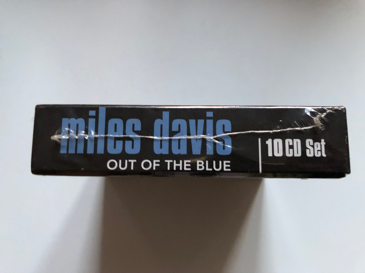 https://cdn10.bigcommerce.com/s-62bdpkt7pb/products/0/images/253544/Miles_Davis_Out_Of_The_Blue_Miles_Ahead_New_Rumba_Lady_Bird_Night_In_Tunisia_Donna_Lee_and_more_The_Intense_Media_10x_Audio_CD_Mono_Box_Set_232544_3__36112.1663567061.1280.1280.JPG?c=2&_gl=1*12cfzqo*_ga*MjA2NTIxMjE2MC4xNTkwNTEyNTMy*_ga_WS2VZYPC6G*MTY2MzU2Njc3MC41NTEuMC4xNjYzNTY2NzcwLjYwLjAuMA..