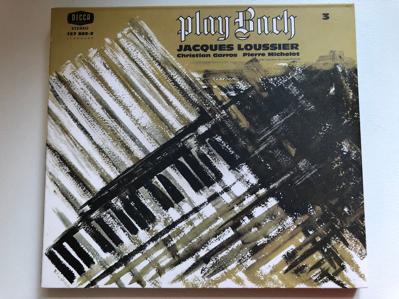 https://cdn10.bigcommerce.com/s-62bdpkt7pb/products/0/images/253670/Play_Bach_N3_-_Jacques_Loussier_Christian_Garros_Pierre_Michelot_Decca_Audio_CD_Stereo_157_892-2_1__86713.1663657781.1280.1280.JPG?c=2&_gl=1*m0a2xq*_ga*MjA2NTIxMjE2MC4xNTkwNTEyNTMy*_ga_WS2VZYPC6G*MTY2MzY1MzU4OC41NTIuMS4xNjYzNjU3NjIwLjQ1LjAuMA..