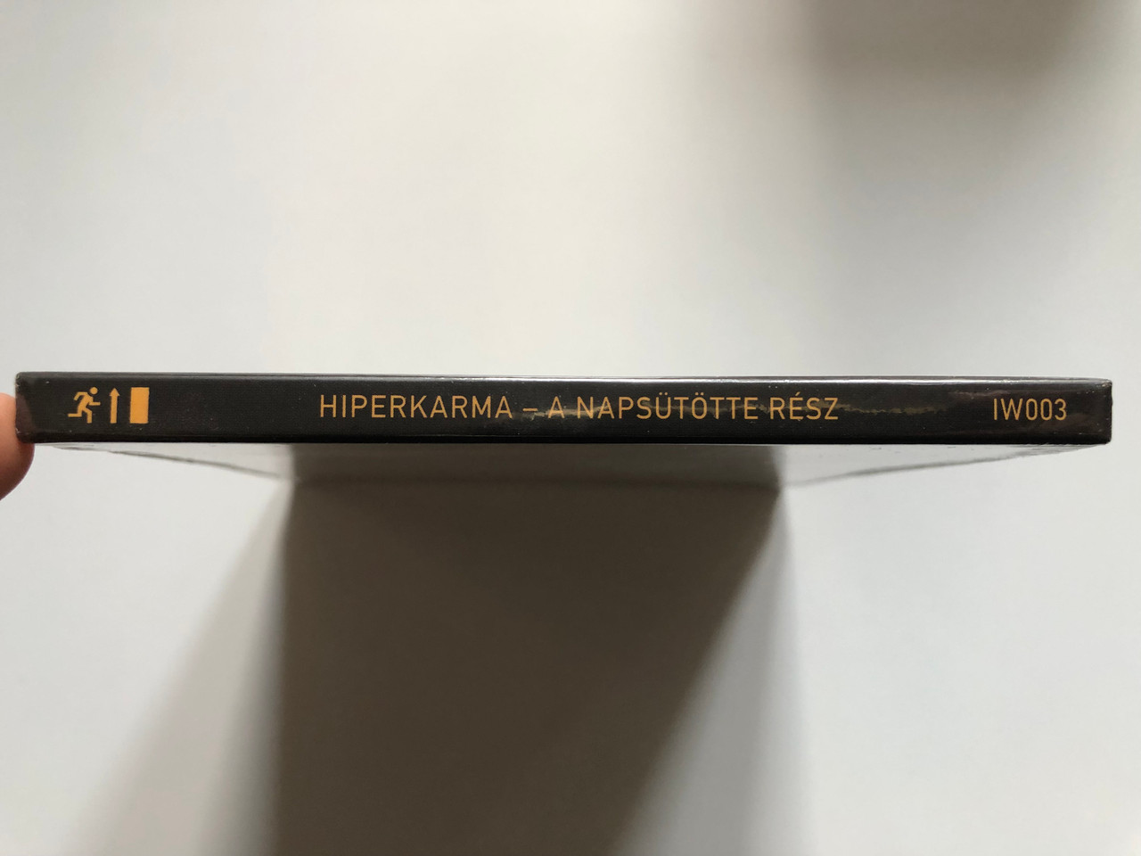 https://cdn10.bigcommerce.com/s-62bdpkt7pb/products/0/images/254066/Hiperkarma_A_Napsttte_Rsz_Interwurlitzer_Audio_CD_2018_IW003_3__93876.1663828695.1280.1280.JPG?c=2&_gl=1*194yvzr*_ga*MjA2NTIxMjE2MC4xNTkwNTEyNTMy*_ga_WS2VZYPC6G*MTY2MzgyNjg3OC41NTcuMS4xNjYzODI4NTU3LjU2LjAuMA..