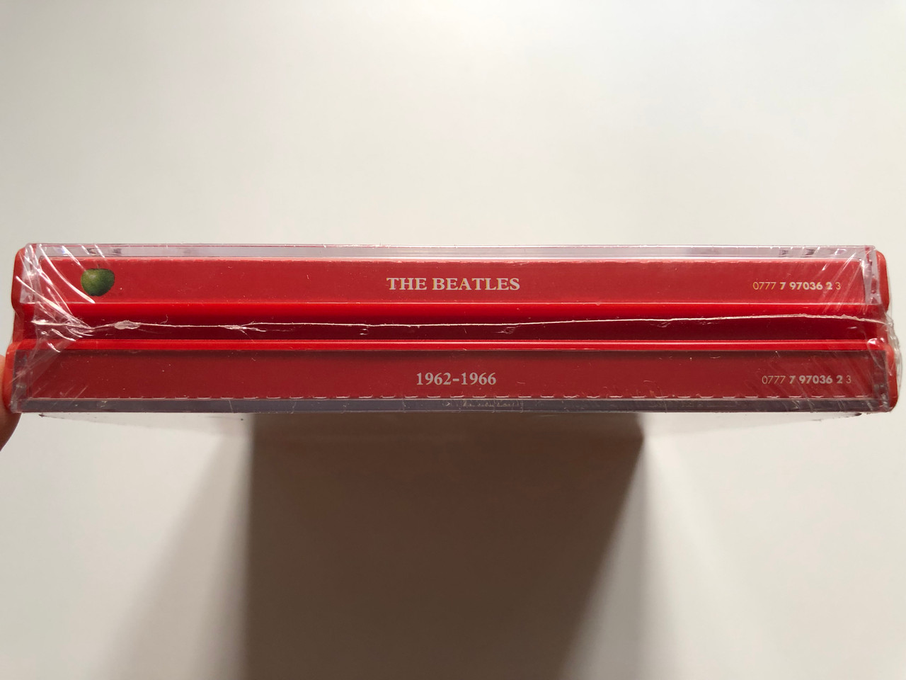 https://cdn10.bigcommerce.com/s-62bdpkt7pb/products/0/images/254107/The_Beatles_1962-1966_Apple_Records_2x_Audio_CD_1993_077779703623_3__08012.1663834737.1280.1280.JPG?c=2&_gl=1*k08ei*_ga*MjA2NTIxMjE2MC4xNTkwNTEyNTMy*_ga_WS2VZYPC6G*MTY2MzgyNjg3OC41NTcuMS4xNjYzODM0NTI1LjU2LjAuMA..