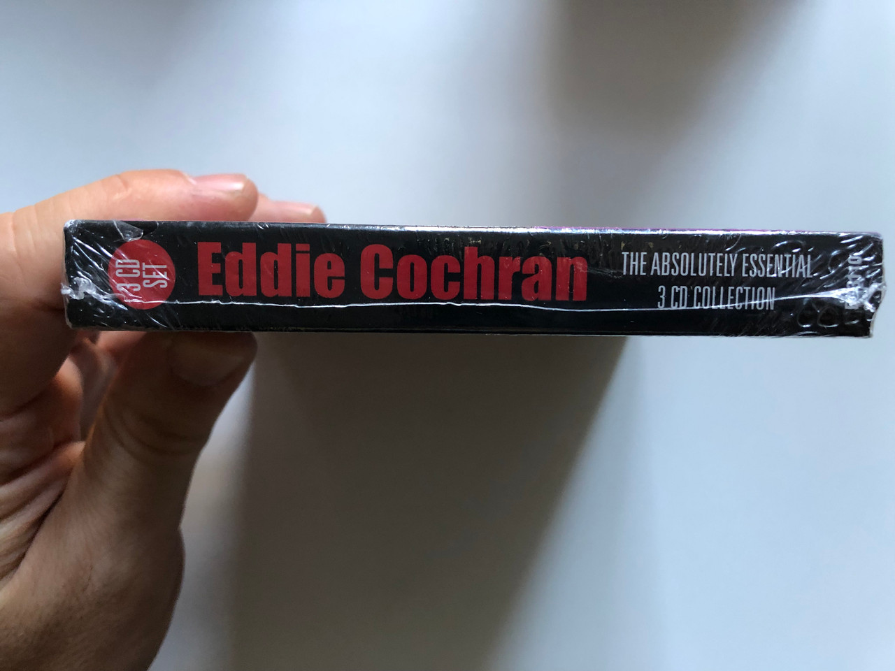 https://cdn10.bigcommerce.com/s-62bdpkt7pb/products/0/images/254542/Eddie_Cochran_The_Absolutely_Essential_Collection_3_CD_Collection_Big3_3x_Audio_CD_2016_BT3110_3__04701.1664211098.1280.1280.JPG?c=2&_gl=1*6tqp92*_ga*MjA2NTIxMjE2MC4xNTkwNTEyNTMy*_ga_WS2VZYPC6G*MTY2NDIwMzQyMi41NjQuMS4xNjY0MjA4MzU4LjU4LjAuMA..