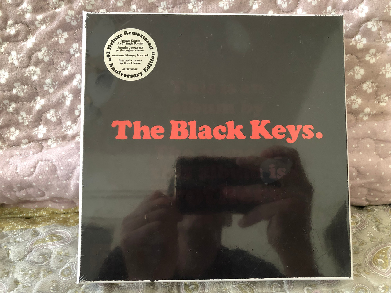 https://cdn10.bigcommerce.com/s-62bdpkt7pb/products/0/images/254748/The_Black_Keys._Deluxe_Remastered._10th_Anniversary_Edition_9_x_7_Single_Box_Set._Includes_3_Songs_not_on_the_original_version.Exclusive_60-page_photobook_Nonesuch_9x_LP_2020_075597918_1__56974.1664299232.1280.1280.JPG?c=2&_gl=1*1iatpyg*_ga*MjA2NTIxMjE2MC4xNTkwNTEyNTMy*_ga_WS2VZYPC6G*MTY2NDI5NjI3OS41NjguMS4xNjY0Mjk4NzExLjQzLjAuMA..