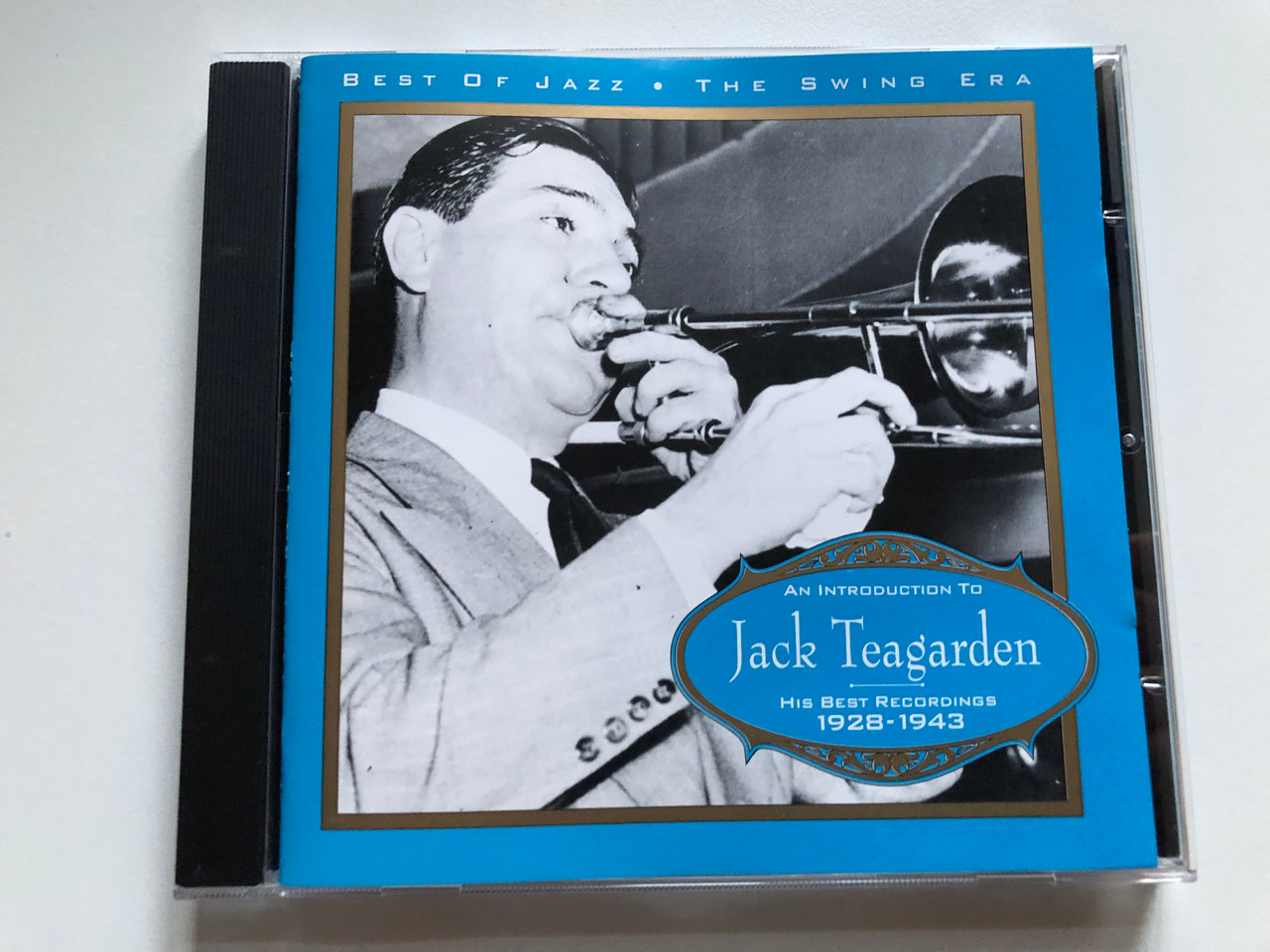 https://cdn10.bigcommerce.com/s-62bdpkt7pb/products/0/images/255645/An_Introduction_To_Jack_Teagarden_-_His_Best_Recordings_1928-1943_Best_Of_Jazz_-_Swing_Era_Best_Of_Jazz_Audio_CD_1995_4025_1__49937.1665051129.1280.1280.JPG?c=2&_gl=1*1477q6i*_ga*MjA2NTIxMjE2MC4xNTkwNTEyNTMy*_ga_WS2VZYPC6G*MTY2NTA0NDUxMS41ODUuMS4xNjY1MDUxMDY4LjYwLjAuMA..