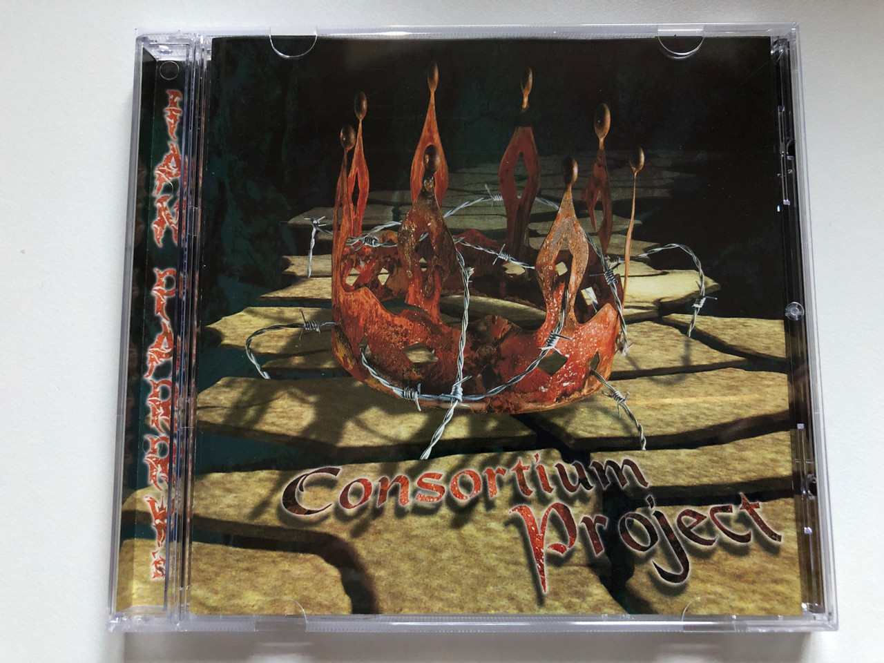 https://cdn10.bigcommerce.com/s-62bdpkt7pb/products/0/images/255672/Ian_Parrys_Consortium_Project_Inside_Out_Music_Audio_CD_1999_IOMCD_044_1__40966.1665052981.1280.1280.JPG?c=2&_gl=1*j206du*_ga*MjA2NTIxMjE2MC4xNTkwNTEyNTMy*_ga_WS2VZYPC6G*MTY2NTA0NDUxMS41ODUuMS4xNjY1MDUyODM1LjMyLjAuMA..