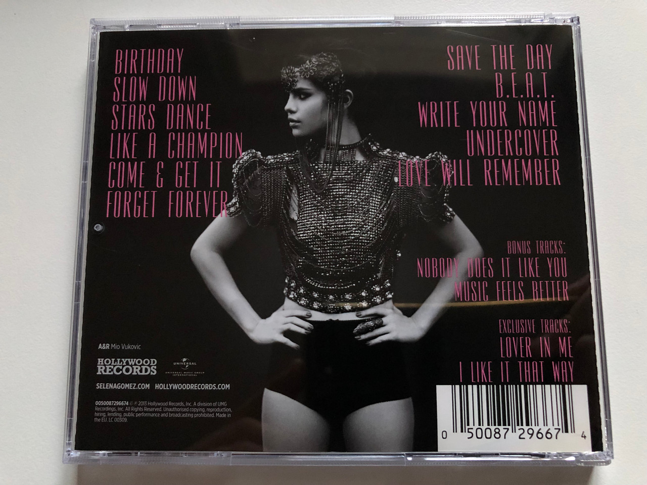 https://cdn10.bigcommerce.com/s-62bdpkt7pb/products/0/images/255695/Selena_Gomez_Stars_Dance_Hollywood_Records_Audio_CD_2013_0050087296674_2__67057.1665121445.1280.1280.JPG?c=2&_gl=1*11w10rt*_ga*MjA2NTIxMjE2MC4xNTkwNTEyNTMy*_ga_WS2VZYPC6G*MTY2NTEyMDY0My41ODYuMS4xNjY1MTIxMzMzLjU3LjAuMA..