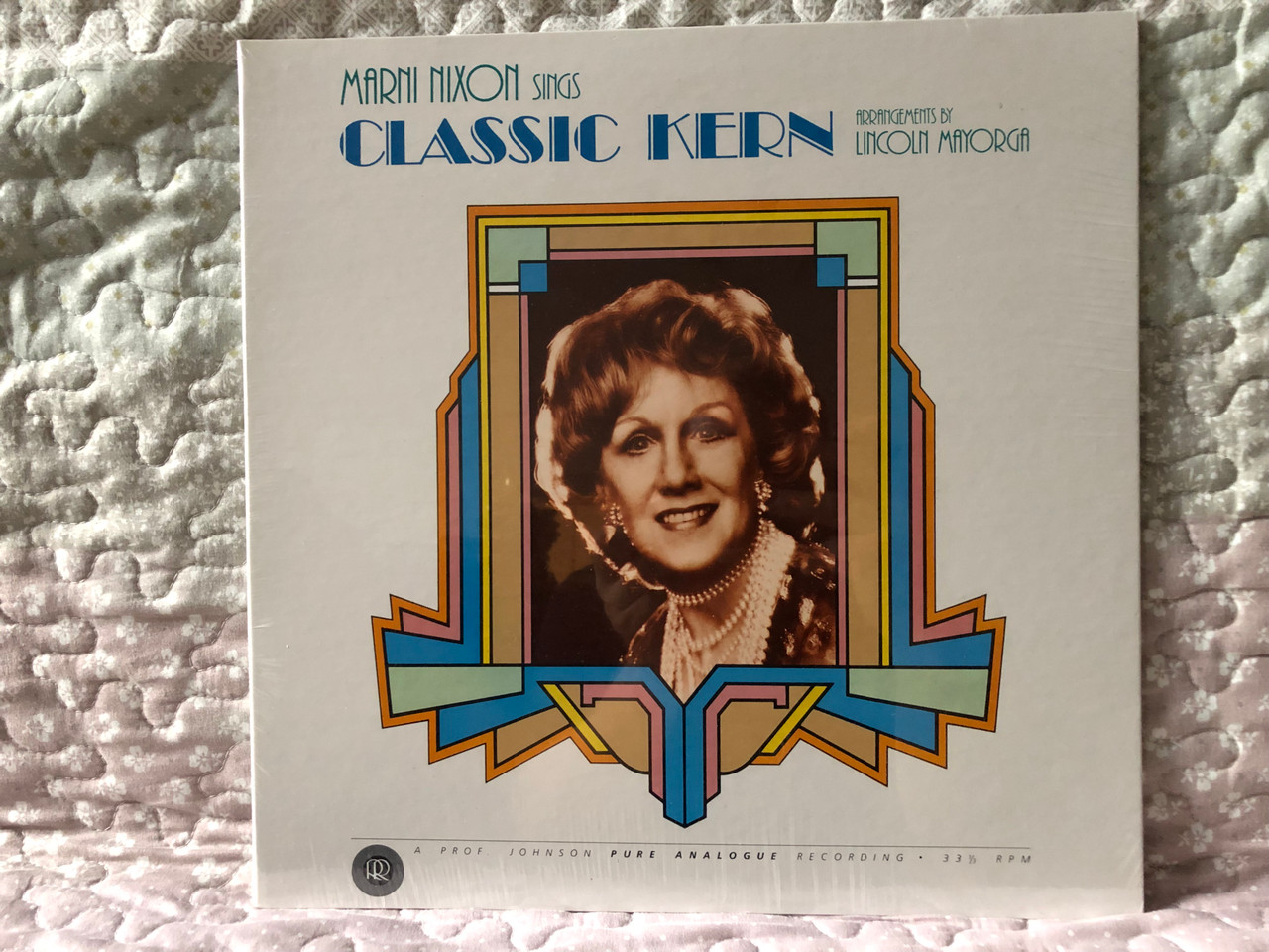 https://cdn10.bigcommerce.com/s-62bdpkt7pb/products/0/images/255715/Marni_Nixon_Sings_Classic_Kern_Arrangements_By_Lincoln_Mayorga_Reference_Recordings_LP_1988_030911102814_1__48360.1665126496.1280.1280.JPG?c=2&_gl=1*8hybh*_ga*MjA2NTIxMjE2MC4xNTkwNTEyNTMy*_ga_WS2VZYPC6G*MTY2NTEyMDY0My41ODYuMS4xNjY1MTI1NDUwLjQ5LjAuMA..