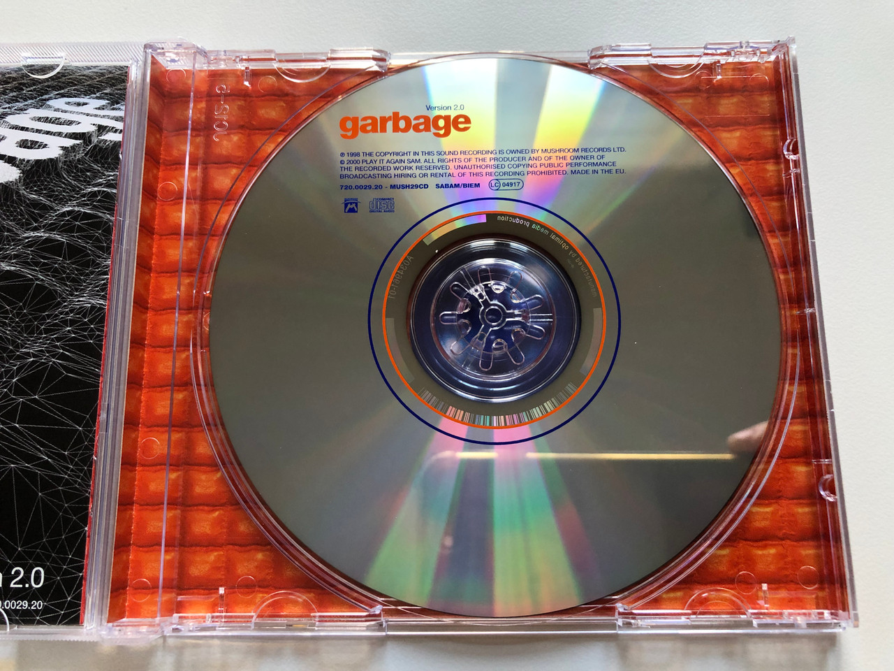 https://cdn10.bigcommerce.com/s-62bdpkt7pb/products/0/images/255762/Garbage_Version_2.0_Mushroom_Audio_CD_2000_MUSH29CD_3__93136.1665135105.1280.1280.JPG?c=2&_gl=1*i28yrn*_ga*MjA2NTIxMjE2MC4xNTkwNTEyNTMy*_ga_WS2VZYPC6G*MTY2NTEyMDY0My41ODYuMS4xNjY1MTM0OTM2LjQ0LjAuMA..