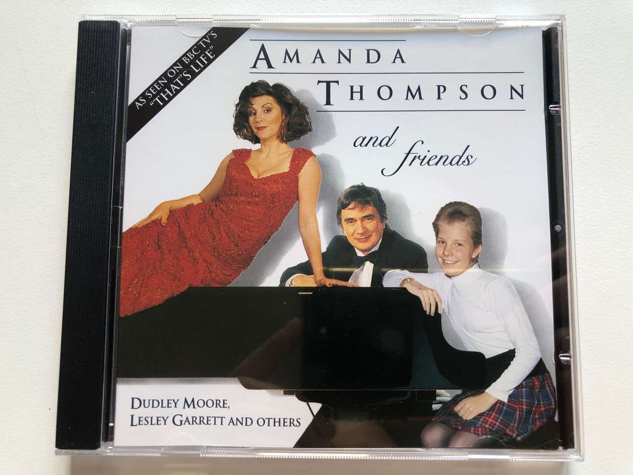 https://cdn10.bigcommerce.com/s-62bdpkt7pb/products/0/images/255870/Amanda_Thompson_and_friends_-_Dudley_Moore_Lesley_Garrett_and_others_As_Seen_On_BBC_TVs_Thats_Life_Audio_CD_1994_Stereo_724355522924_1__41033.1665415552.1280.1280.JPG?c=2&_gl=1*kcvi8m*_ga*MjA2NTIxMjE2MC4xNTkwNTEyNTMy*_ga_WS2VZYPC6G*MTY2NTQxMTE4MS41ODguMS4xNjY1NDE1MTc0LjUzLjAuMA..
