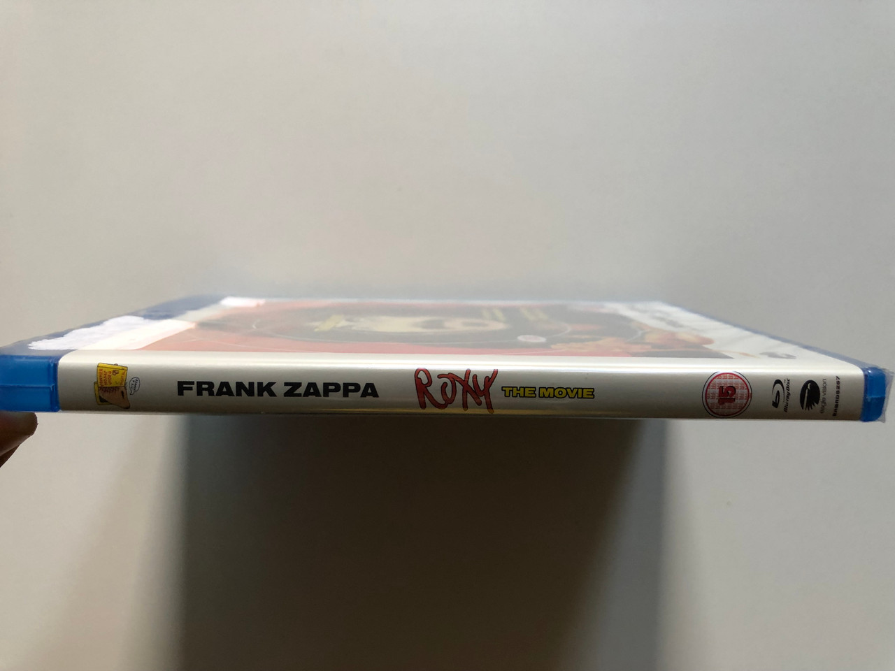https://cdn10.bigcommerce.com/s-62bdpkt7pb/products/0/images/256226/Roxy_-_The_Movie_-_Starring_Frank_Zappa_The_Mothers_Every_Fan_His_Prisoner..._Every_Guitar_His_Slave_Eagle_Vision_Blu-ray_Disc_ERBRD5257_3__25999.1665661413.1280.1280.JPG?c=2&_gl=1*p2gn3g*_ga*MjA2NTIxMjE2MC4xNTkwNTEyNTMy*_ga_WS2VZYPC6G*MTY2NTY0ODE2NC41OTEuMS4xNjY1NjYxMTEwLjMzLjAuMA..
