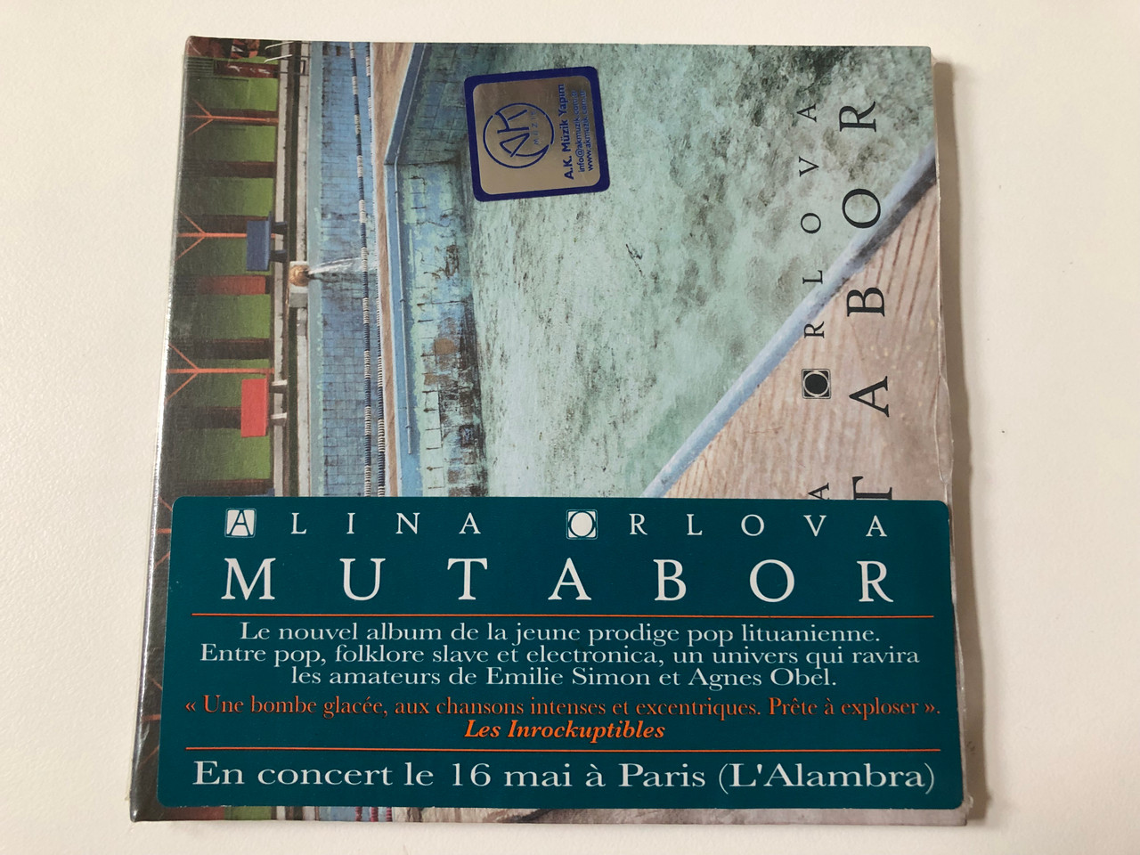 https://cdn10.bigcommerce.com/s-62bdpkt7pb/products/0/images/257109/Alina_Orlova_Mutabor_En_concert_le_16_mai_a_Paris_L_Alambra_Le_nouvel_de_la_jeune_prodige_pop_lituanienne._Entre_pop_folklore_slave_et_electronica_un_univers_qui_ravira_les_amateur_1__87170.1666884475.1280.1280.JPG?c=2&_gl=1*1bbopu*_ga*MjA2NTIxMjE2MC4xNTkwNTEyNTMy*_ga_WS2VZYPC6G*MTY2Njg3MzQxMS42MDUuMS4xNjY2ODg0NDcwLjYwLjAuMA..