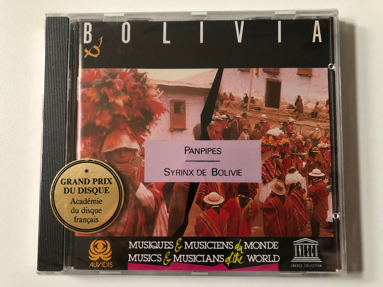 https://cdn10.bigcommerce.com/s-62bdpkt7pb/products/0/images/257445/Bolivia_-_Panpipes_Syrinx_De_Bolivie_Musics_Musicians_of_the_World_Grand_Prix_Du_Disque._Academie_du_disque_francais_Musics_Musicians_of_the_World_Auvidis_Audio_CD_1987_D_8009_1__54755.1667305351.1280.1280.JPG?c=2&_gl=1*57biau*_ga*MjA2NTIxMjE2MC4xNTkwNTEyNTMy*_ga_WS2VZYPC6G*MTY2NzMwMjg5MS42MTIuMS4xNjY3MzA1MTQ3LjQ0LjAuMA..