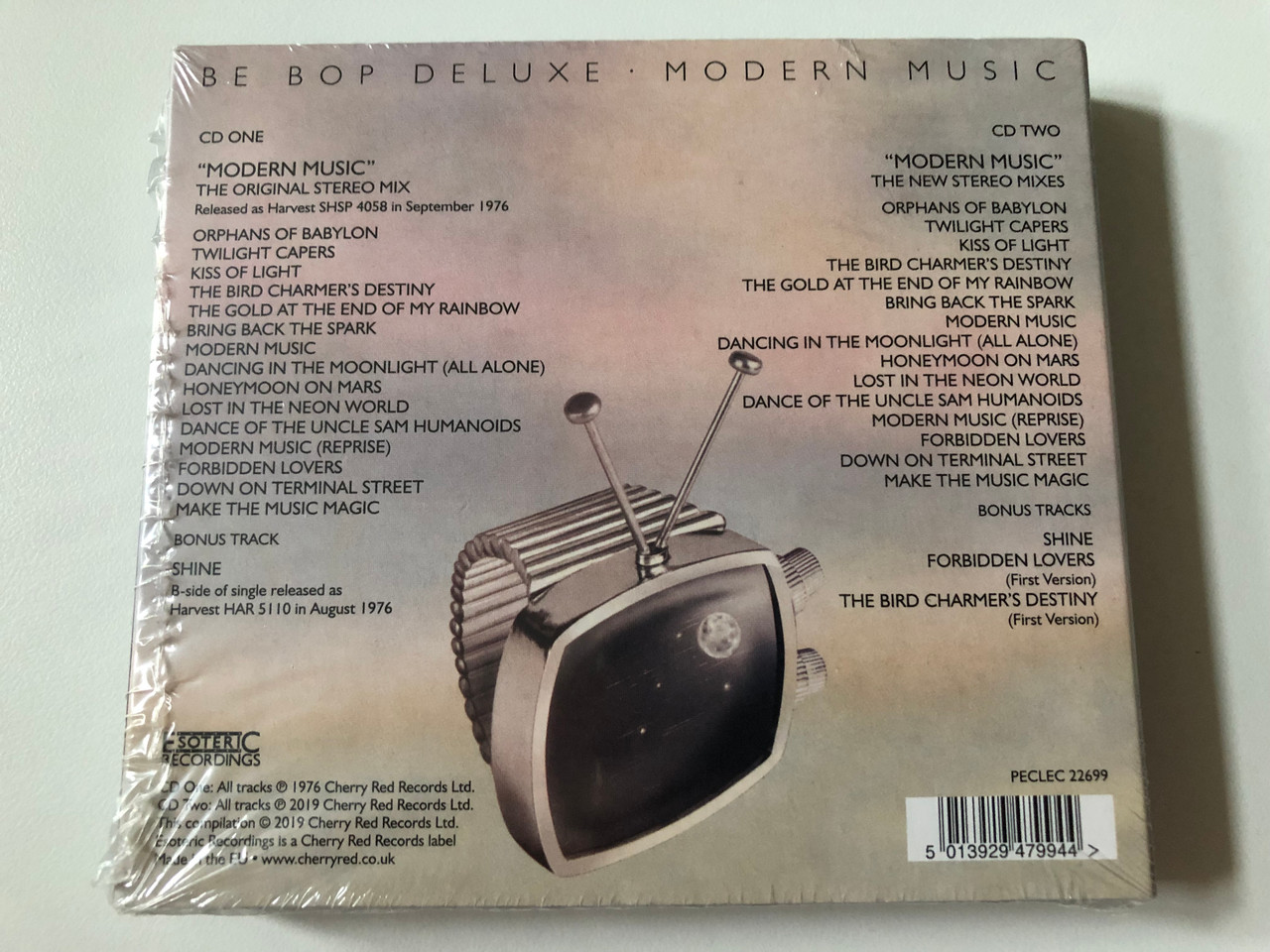 https://cdn10.bigcommerce.com/s-62bdpkt7pb/products/0/images/257764/Be_Bop_Deluxe_Modern_Music_A_new_CD_expanded_edition_of_this_classic_album_featuring_the_original_album_newly_remastered_from_the_original_Harvest_master_tapes_Esoteric_Recordings_2x_Aud__39134.1667551292.1280.1280.JPG?c=2&_gl=1*1aw9edo*_ga*MjA2NTIxMjE2MC4xNTkwNTEyNTMy*_ga_WS2VZYPC6G*MTY2NzU0NTYyOS42MTcuMS4xNjY3NTUxMjkzLjYwLjAuMA..