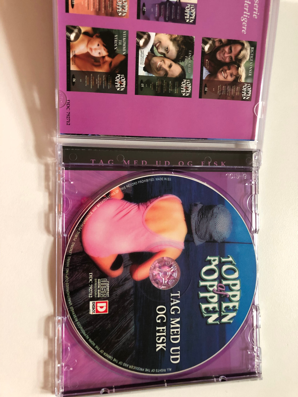 https://cdn10.bigcommerce.com/s-62bdpkt7pb/products/0/images/259147/Tag_Med_Ud_Og_Fisk_-_Toppen_of_Poppen_The_Beach_Boys_-_Surfin_safari_John_Mogensen_-_Nina_kaere_Nina_Mungo_Jerry_-_In_the_summertime_Suzi_Quatro_-_If_you_cant_give_me_love_Gitte_Gaen__28920.1669108988.1280.1280.JPG?c=2&_gl=1*l431d9*_ga*MjA2NTIxMjE2MC4xNTkwNTEyNTMy*_ga_WS2VZYPC6G*MTY2OTEwODAwNS42MzcuMS4xNjY5MTA4NzA2LjkuMC4w