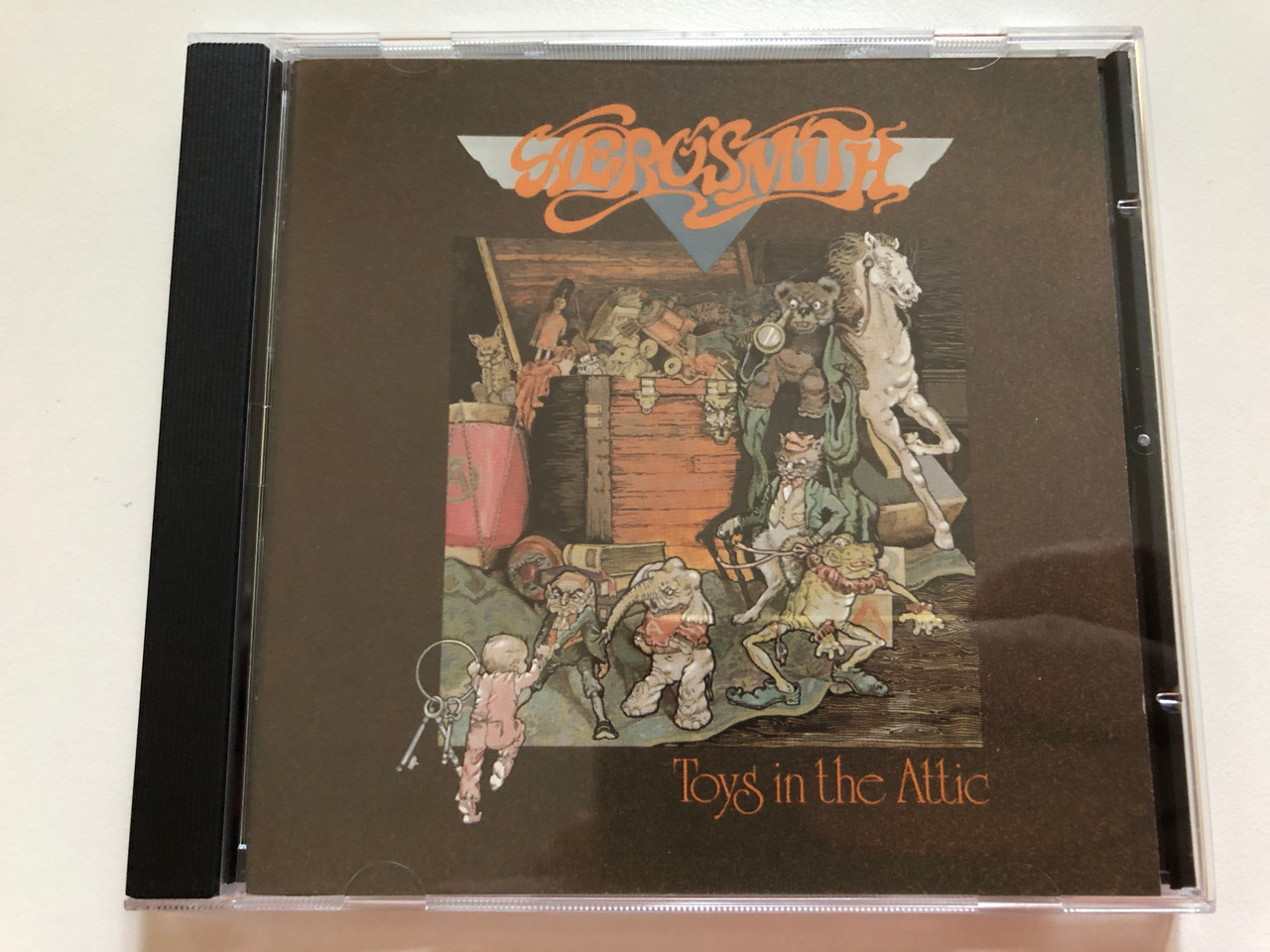 https://cdn10.bigcommerce.com/s-62bdpkt7pb/products/0/images/259176/Aerosmith_Toys_In_The_Attic_CBS_Audio_CD_CDCBS80773_1__02810.1669113098.1280.1280.JPG?c=2&_gl=1*giu2hp*_ga*MjA2NTIxMjE2MC4xNTkwNTEyNTMy*_ga_WS2VZYPC6G*MTY2OTEwODAwNS42MzcuMS4xNjY5MTEyOTg1LjQwLjAuMA..