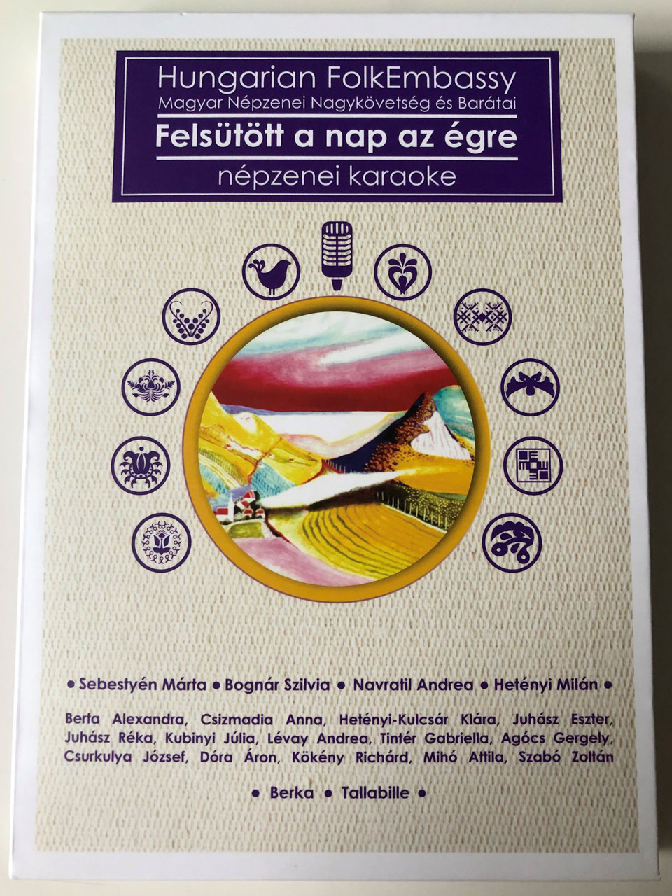 https://cdn10.bigcommerce.com/s-62bdpkt7pb/products/0/images/259301/Hungarian_FolkEmbassy_Magyar_Nepzenei_Nagykovetseg_es_Baratai_-_Felsttt_A_Nap_Az_gre_Npzenei_Karaoke_Sebestyen_Marta_Bognar_Szilvia_Navratil_Andrea_Hetenyi_Milan_Berka_Tallabill_1__70699.1669194040.1280.1280.JPG?c=2&_gl=1*1564ttp*_ga*MjA2NTIxMjE2MC4xNTkwNTEyNTMy*_ga_WS2VZYPC6G*MTY2OTE4OTY1NS42MzkuMS4xNjY5MTkzOTc1LjYwLjAuMA..