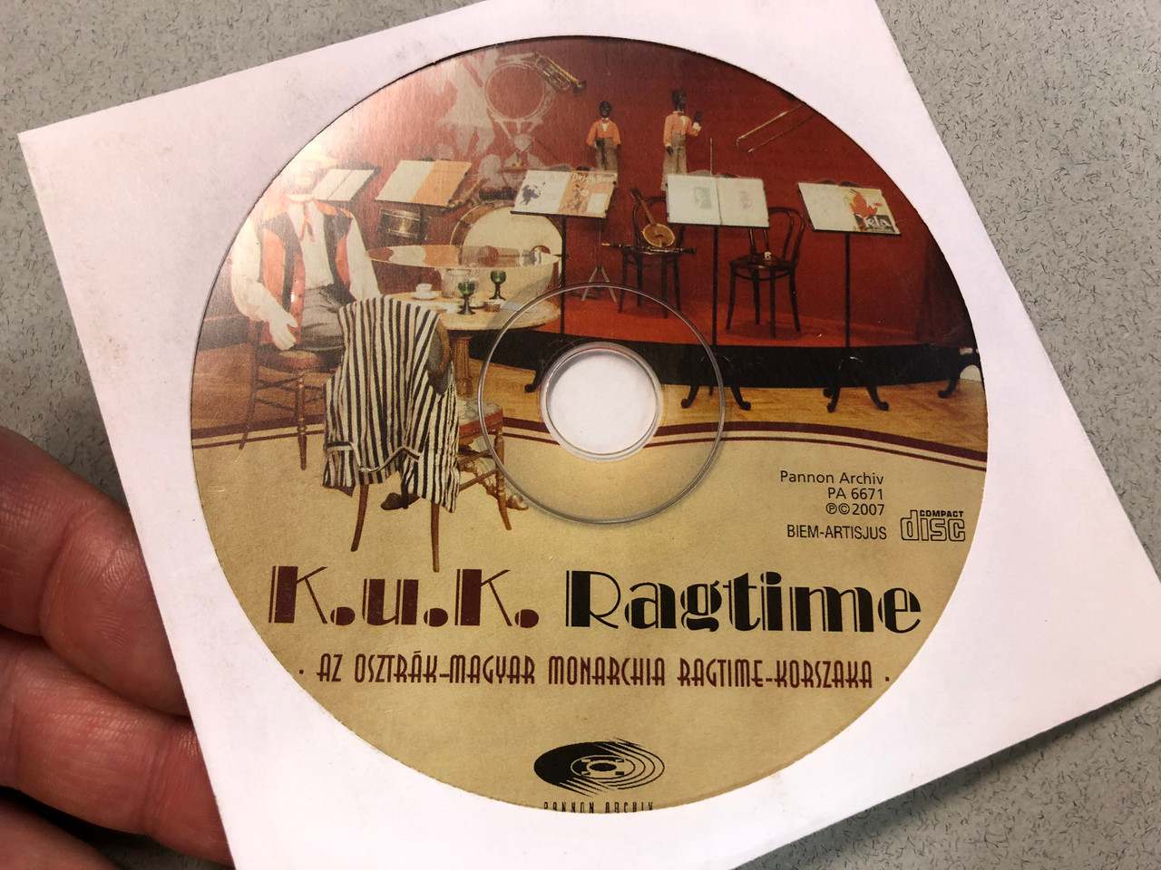 https://cdn10.bigcommerce.com/s-62bdpkt7pb/products/0/images/259314/K.u.K._Ragtime_-_Die_Ragtime-Ara_Der_Osterreichisch-Ungarischen_Monarchie_-_Geza_Gabor_Simon_Pytheas_Audio_CD_2007_PA_6671_13__89799.1669195343.1280.1280.JPG?c=2&_gl=1*1kojqp9*_ga*MjA2NTIxMjE2MC4xNTkwNTEyNTMy*_ga_WS2VZYPC6G*MTY2OTE4OTY1NS42MzkuMS4xNjY5MTk1MTM1LjYwLjAuMA..