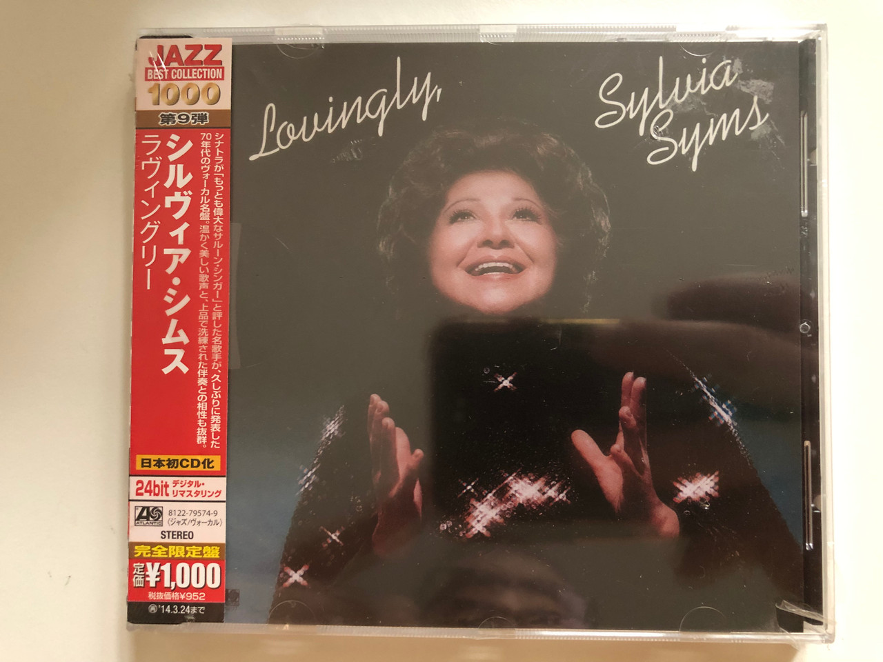 https://cdn10.bigcommerce.com/s-62bdpkt7pb/products/0/images/261013/Sylvia_Syms_Lovingly_Jazz_Best_Collection_1000_9_Atlantic_Audio_CD_2014_Stereo_8122-79574-9_1__56994.1671116352.1280.1280.JPG?c=2&_gl=1*1exre1k*_ga*MjA2NTIxMjE2MC4xNTkwNTEyNTMy*_ga_WS2VZYPC6G*MTY3MTEwOTAxNi42NzMuMS4xNjcxMTE2MzIwLjYwLjAuMA..