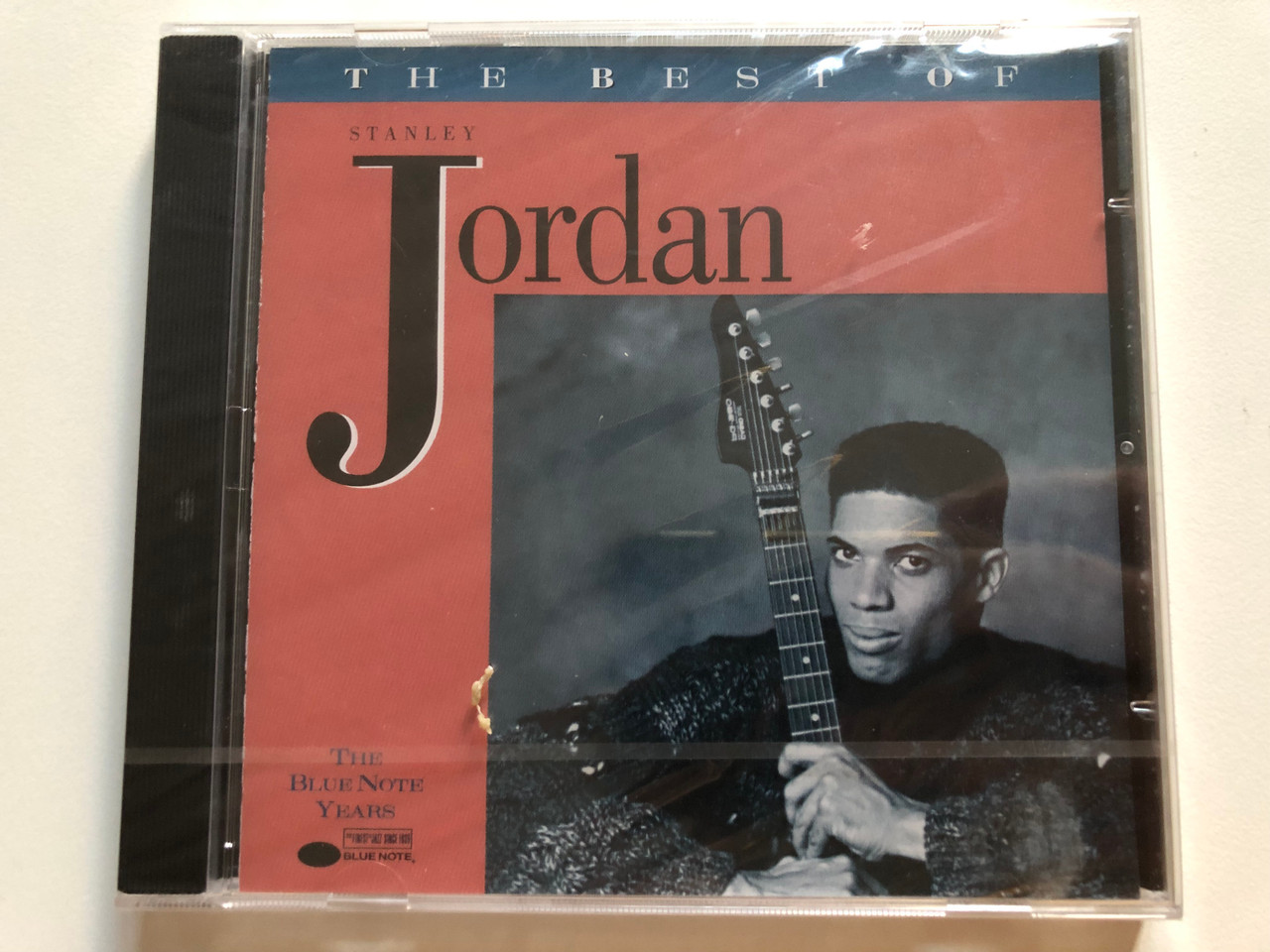 https://cdn10.bigcommerce.com/s-62bdpkt7pb/products/0/images/261060/The_Best_Of_Stanley_Jordan_The_Blue_Note_Years_Blue_Note_Audio_CD_1995_CDP_7243_8_31502_2_9_1__47744.1671203666.1280.1280.JPG?c=2&_gl=1*1pbijra*_ga*MjA2NTIxMjE2MC4xNTkwNTEyNTMy*_ga_WS2VZYPC6G*MTY3MTE5OTEwOC42NzQuMS4xNjcxMjAzMzAzLjYwLjAuMA..