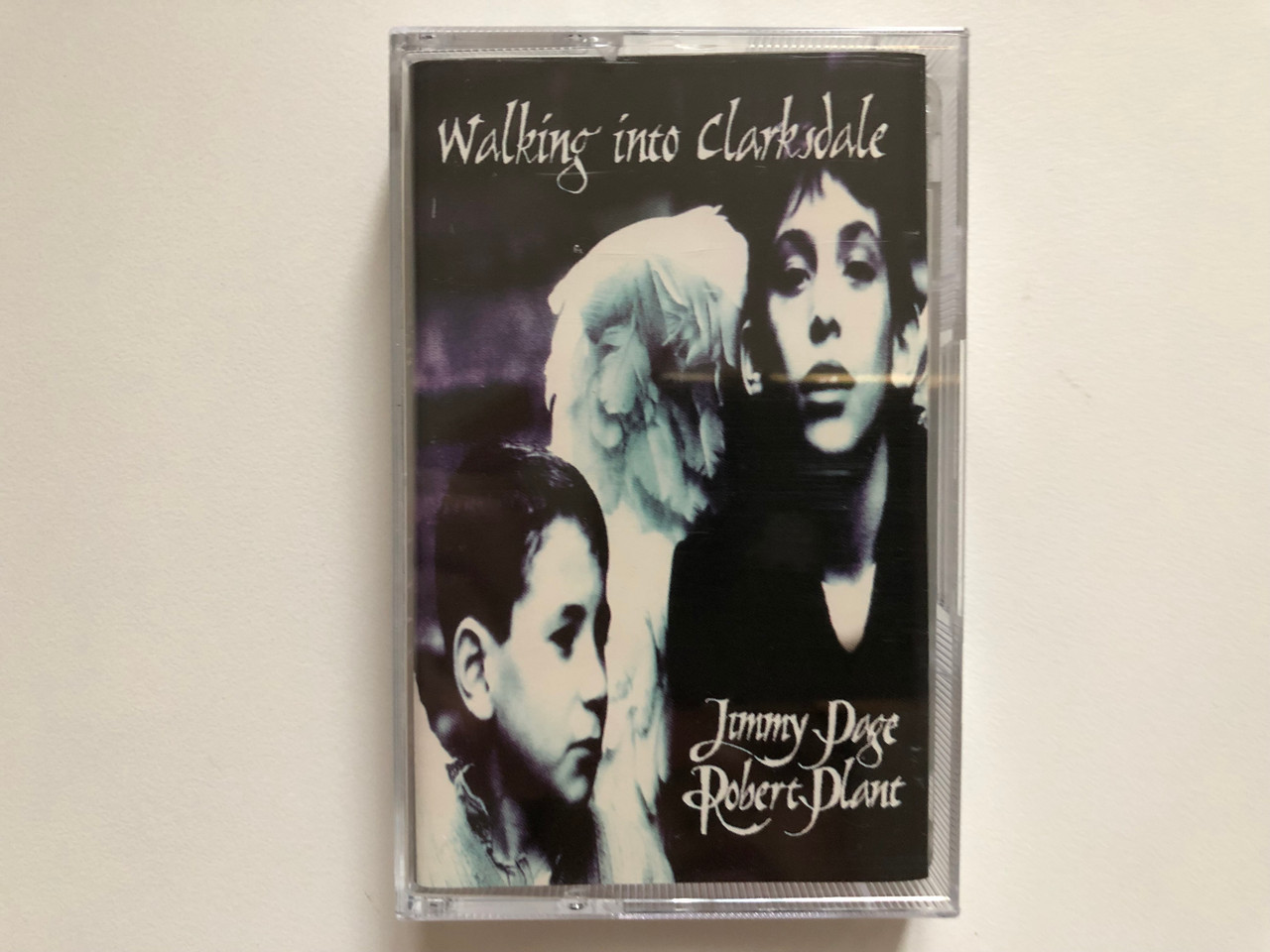 https://cdn10.bigcommerce.com/s-62bdpkt7pb/products/0/images/262735/Jimmy_Page_Robert_Plant_Walking_Into_Clarksdale_Mercury_Audio_Cassette_1998_558_025-4_1__05839.1672387294.1280.1280.JPG?c=2&_gl=1*1ydtqnp*_ga*MjA2NTIxMjE2MC4xNTkwNTEyNTMy*_ga_WS2VZYPC6G*MTY3MjM3NjIxMS42OTMuMS4xNjcyMzg3Mjg3LjYwLjAuMA..