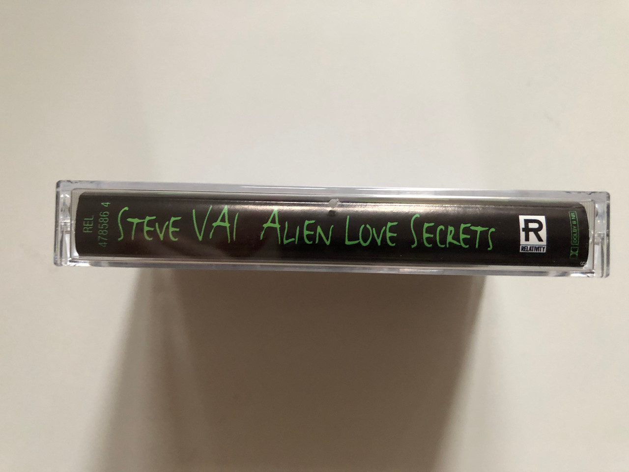 https://cdn10.bigcommerce.com/s-62bdpkt7pb/products/0/images/262761/Steve_Vai_Alien_Love_Secrets_Relativity_Audio_Cassette_1995_REL_478586_4_3__28606.1672389729.1280.1280.JPG?c=2&_gl=1*13b7vfk*_ga*MjA2NTIxMjE2MC4xNTkwNTEyNTMy*_ga_WS2VZYPC6G*MTY3MjM3NjIxMS42OTMuMS4xNjcyMzg5NzI1LjYwLjAuMA..