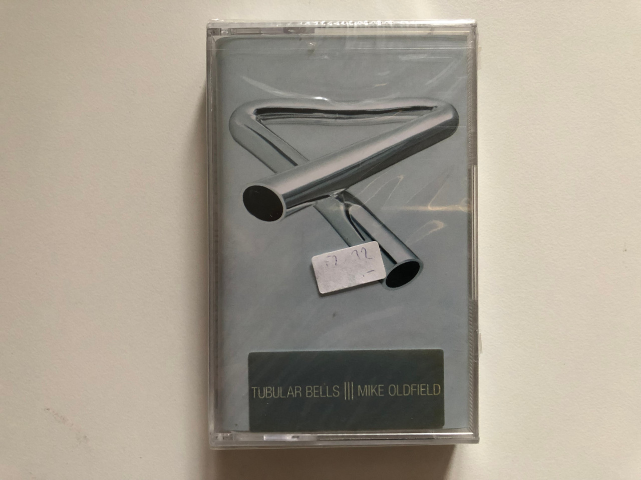 https://cdn10.bigcommerce.com/s-62bdpkt7pb/products/0/images/262932/Mike_Oldfield_Tubular_Bells_III_WEA_Audio_Cassette_1998_3984243494_1__20618.1672751307.1280.1280.JPG?c=2&_gl=1*h7vpv8*_ga*MjA2NTIxMjE2MC4xNTkwNTEyNTMy*_ga_WS2VZYPC6G*MTY3Mjc0NzYxNi42OTcuMS4xNjcyNzUxMTI1LjU3LjAuMA..