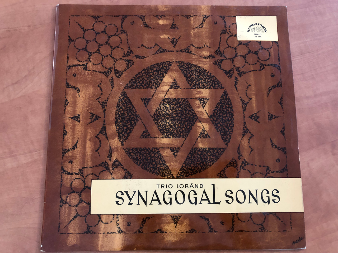 https://cdn10.bigcommerce.com/s-62bdpkt7pb/products/0/images/263963/Trio_Lornd_-_Synagogal_Songs_Supraphon_LP_Stereo_1963_52_144_1__95099.1673421078.1280.1280.JPG?c=2&_gl=1*e0qncf*_ga*MjA2NTIxMjE2MC4xNTkwNTEyNTMy*_ga_WS2VZYPC6G*MTY3MzQxNTU2NC43MDYuMS4xNjczNDIwOTM3LjkuMC4w