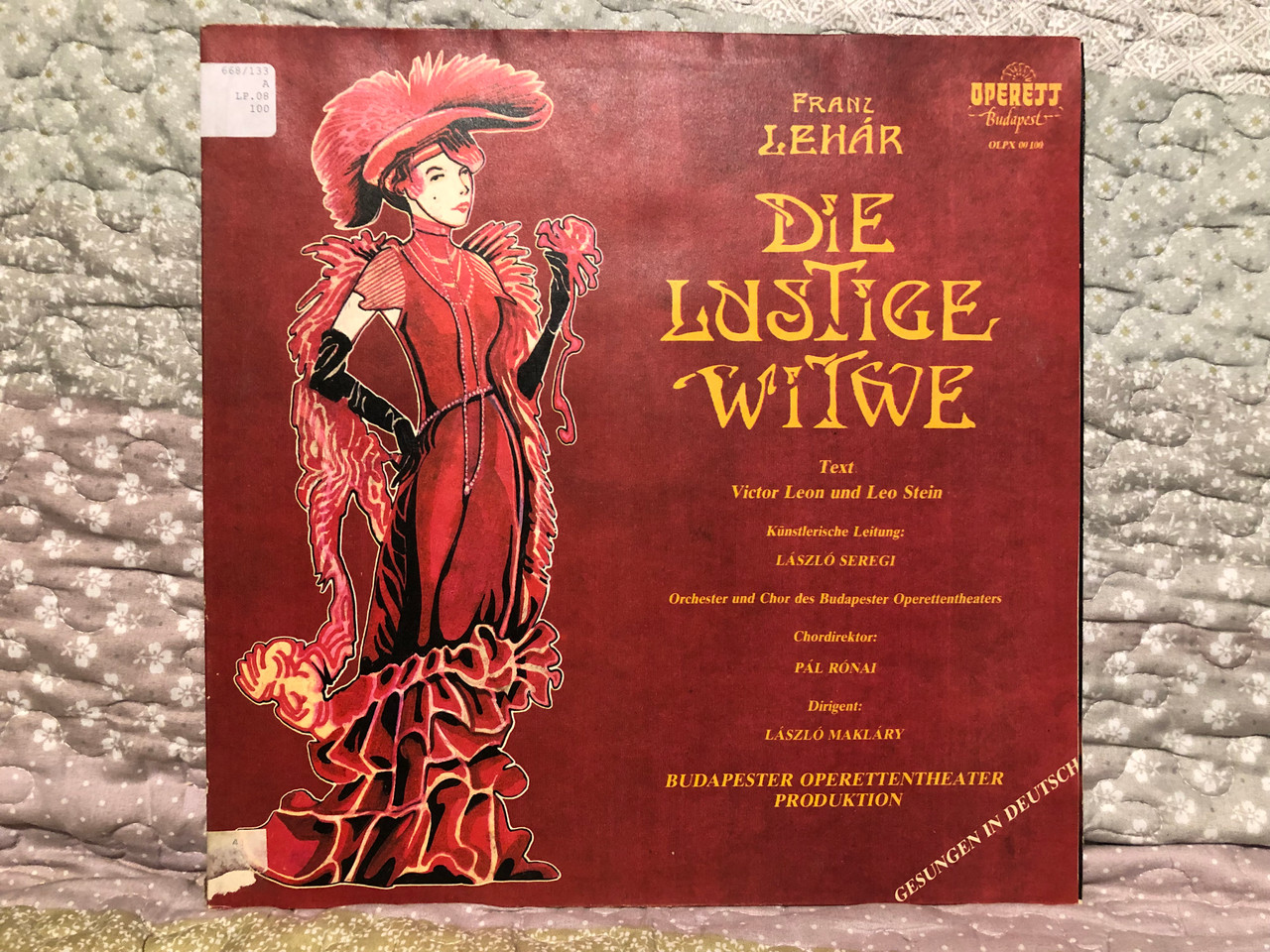 https://cdn10.bigcommerce.com/s-62bdpkt7pb/products/0/images/264171/Franz_Lehr_Die_Lustige_Witwe_Text_Victor_Leon_und_Leo_Stein_Kunstlerische_Leitung_Laszlo_Seregi_Orchester_Und_Chor_Des_Budapester_Operettentheaters_Chordirektor_Pal_Ronai_Operett_Buda_1__27636.1673868775.1280.1280.JPG?c=2&_gl=1*o3hwmg*_ga*MjA2NTIxMjE2MC4xNTkwNTEyNTMy*_ga_WS2VZYPC6G*MTY3Mzg2NjczMS43MTIuMS4xNjczODY4NzM1LjYwLjAuMA..