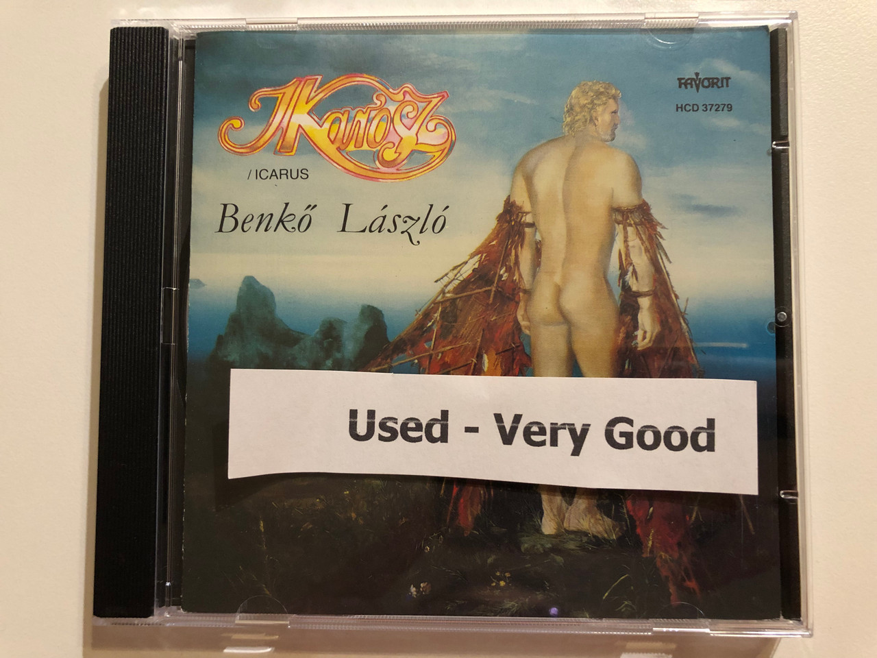 https://cdn10.bigcommerce.com/s-62bdpkt7pb/products/0/images/264266/Benk_Lszl_Ikarosz_Icarus_Favorit_Audio_CD_1990_Stereo_HCD_37279_7__19390.1673969052.1280.1280.JPG?c=2&_gl=1*16t5ybf*_ga*MjA2NTIxMjE2MC4xNTkwNTEyNTMy*_ga_WS2VZYPC6G*MTY3Mzk2NDMyMy43MTcuMS4xNjczOTY5MjY0LjYwLjAuMA..