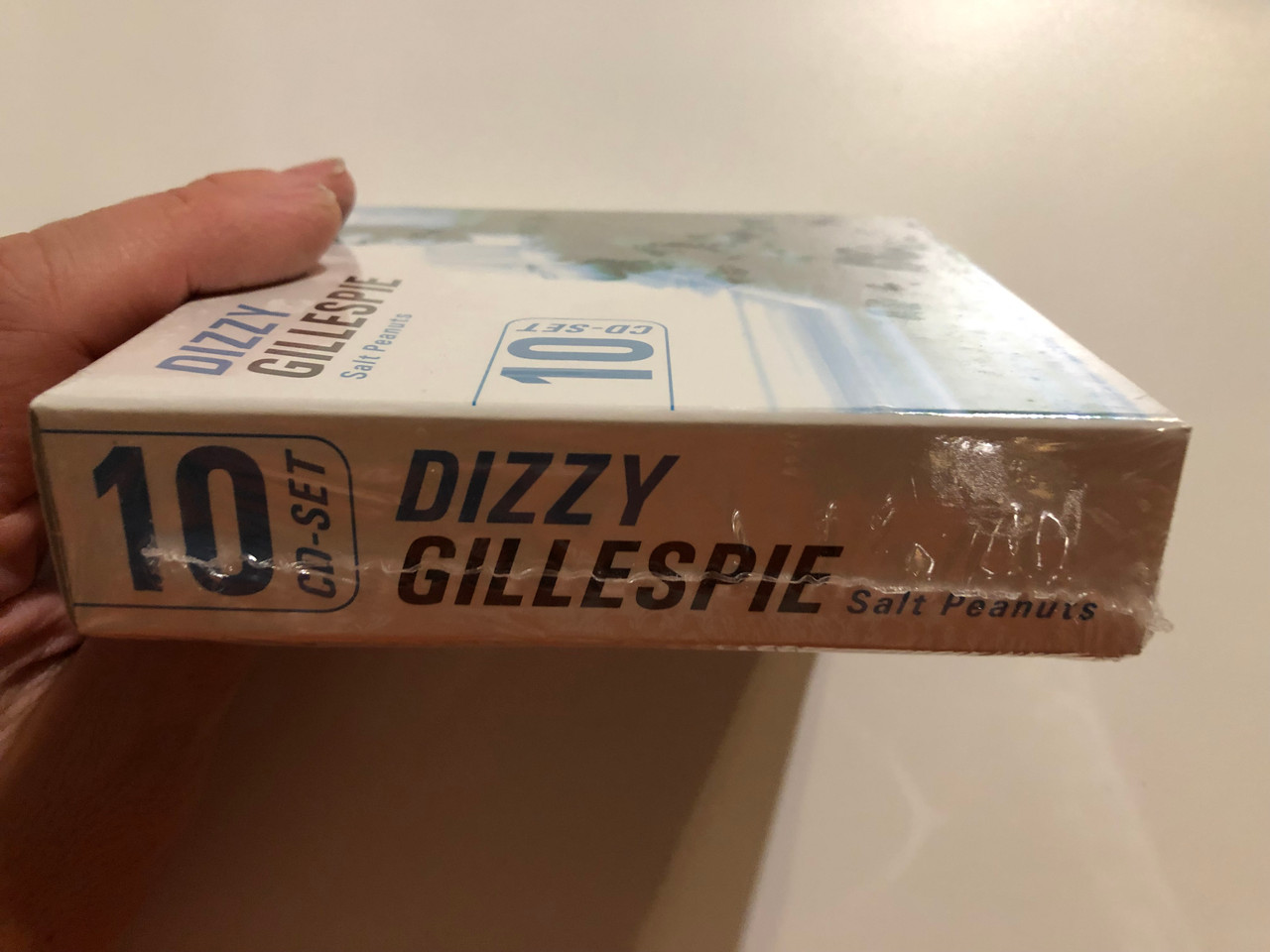 https://cdn10.bigcommerce.com/s-62bdpkt7pb/products/0/images/264496/Dizzy_Gillespie_Salt_Peanuts_Documents_10x_Audio_CD_Box_Set_231047_3__48446.1674208523.1280.1280.JPG?c=2&_gl=1*10ffww3*_ga*MjA2NTIxMjE2MC4xNTkwNTEyNTMy*_ga_WS2VZYPC6G*MTY3NDIwNjA2Mi43MjMuMS4xNjc0MjA4NDI0LjQ3LjAuMA..