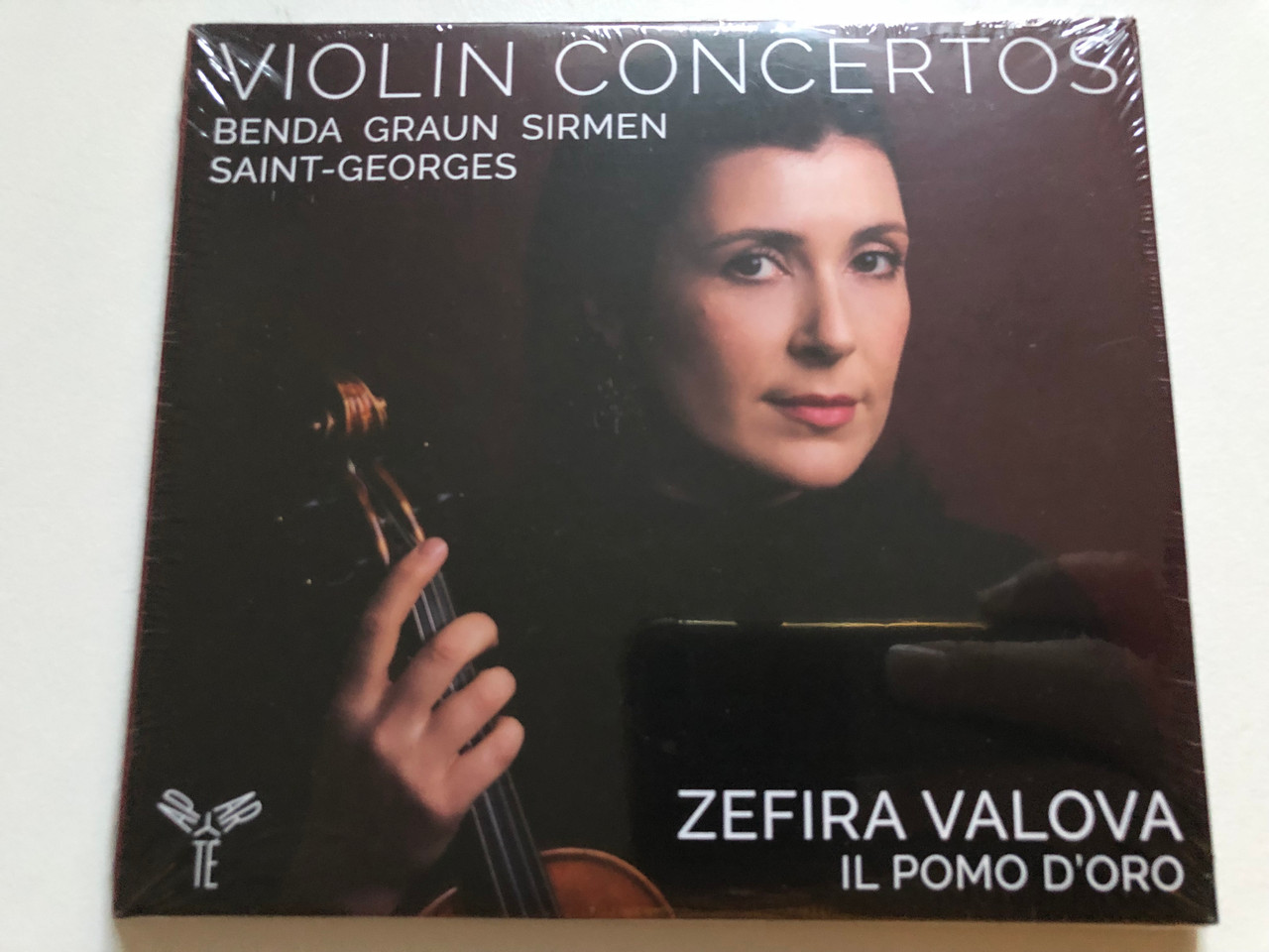 https://cdn10.bigcommerce.com/s-62bdpkt7pb/products/0/images/264621/Violin_Concertos_Benda_Graun_Sirmen_Saint-Georges_-_Zefira_Valova_Il_Pomo_Doro_Aparte_Music_Audio_CD_2022_AP291_1__35234.1674465166.1280.1280.JPG?c=2&_gl=1*67x4vg*_ga*MjA2NTIxMjE2MC4xNTkwNTEyNTMy*_ga_WS2VZYPC6G*MTY3NDQ1NjkwMy43MjUuMS4xNjc0NDY0ODY2LjQ0LjAuMA..