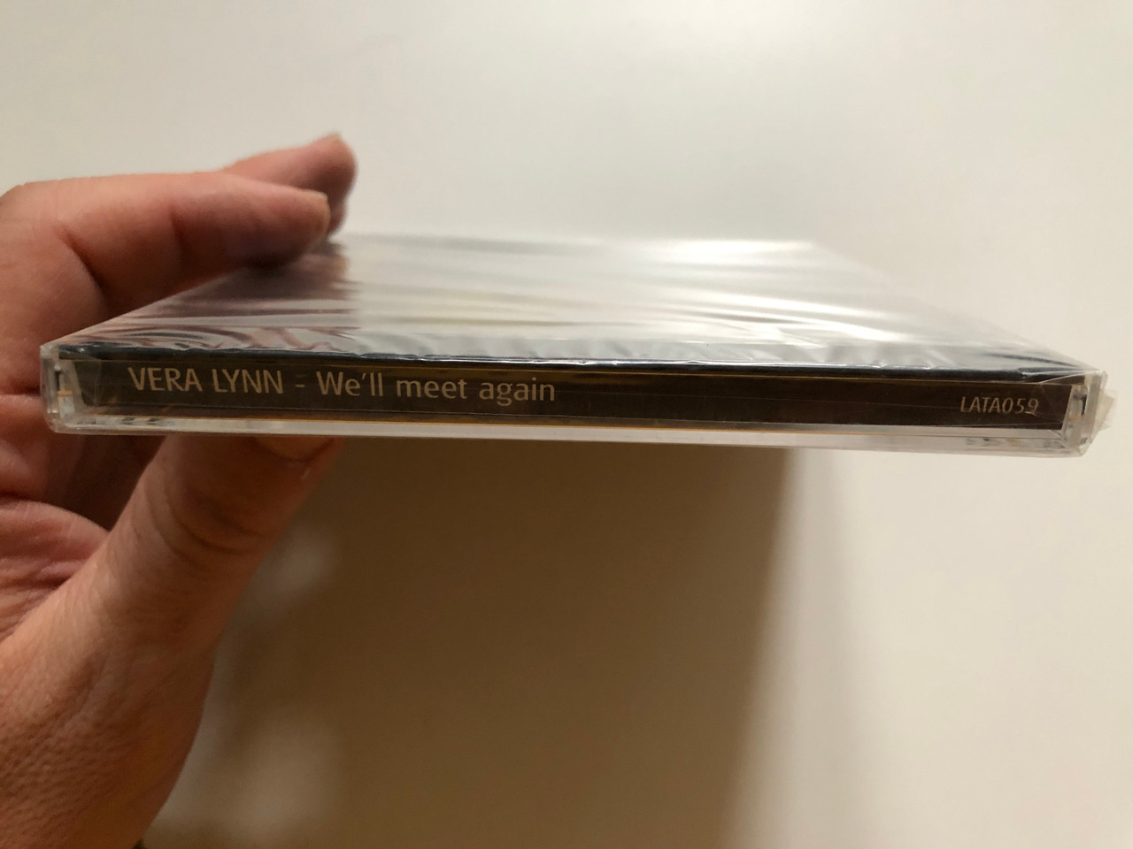 https://cdn10.bigcommerce.com/s-62bdpkt7pb/products/0/images/264695/Vera_Lynn_Well_Meet_Again_Weton-Wesgram_Audio_CD_2005_LATA059_3__43467.1674549381.1280.1280.JPG?c=2&_gl=1*1vaiukp*_ga*MjA2NTIxMjE2MC4xNTkwNTEyNTMy*_ga_WS2VZYPC6G*MTY3NDU0ODA1NS43MjcuMS4xNjc0NTQ5MjU3LjQzLjAuMA..