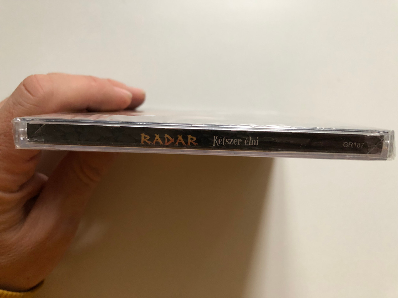 https://cdn10.bigcommerce.com/s-62bdpkt7pb/products/0/images/264704/Radar_Ktszer_lni_GrundRecords_Audio_CD_2021_GR187_3__55515.1674551031.1280.1280.JPG?c=2&_gl=1*1df0023*_ga*MjA2NTIxMjE2MC4xNTkwNTEyNTMy*_ga_WS2VZYPC6G*MTY3NDU0ODA1NS43MjcuMS4xNjc0NTUwNjgzLjMuMC4w