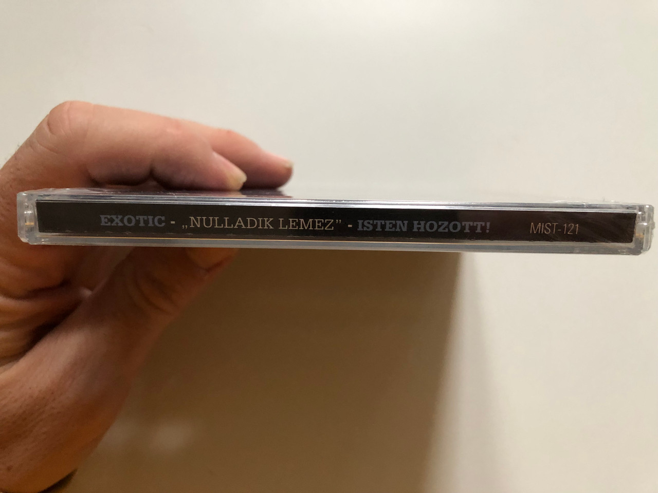 https://cdn10.bigcommerce.com/s-62bdpkt7pb/products/0/images/264710/Exotic_Nulladik_Lemez_Isten_Hozott_Mistral_Music_Audio_CD_MIST-121_3__74667.1674556405.1280.1280.JPG?c=2&_gl=1*r90hz3*_ga*MjA2NTIxMjE2MC4xNTkwNTEyNTMy*_ga_WS2VZYPC6G*MTY3NDU1NjE2Mi43MjguMS4xNjc0NTU2NDAzLjYwLjAuMA..