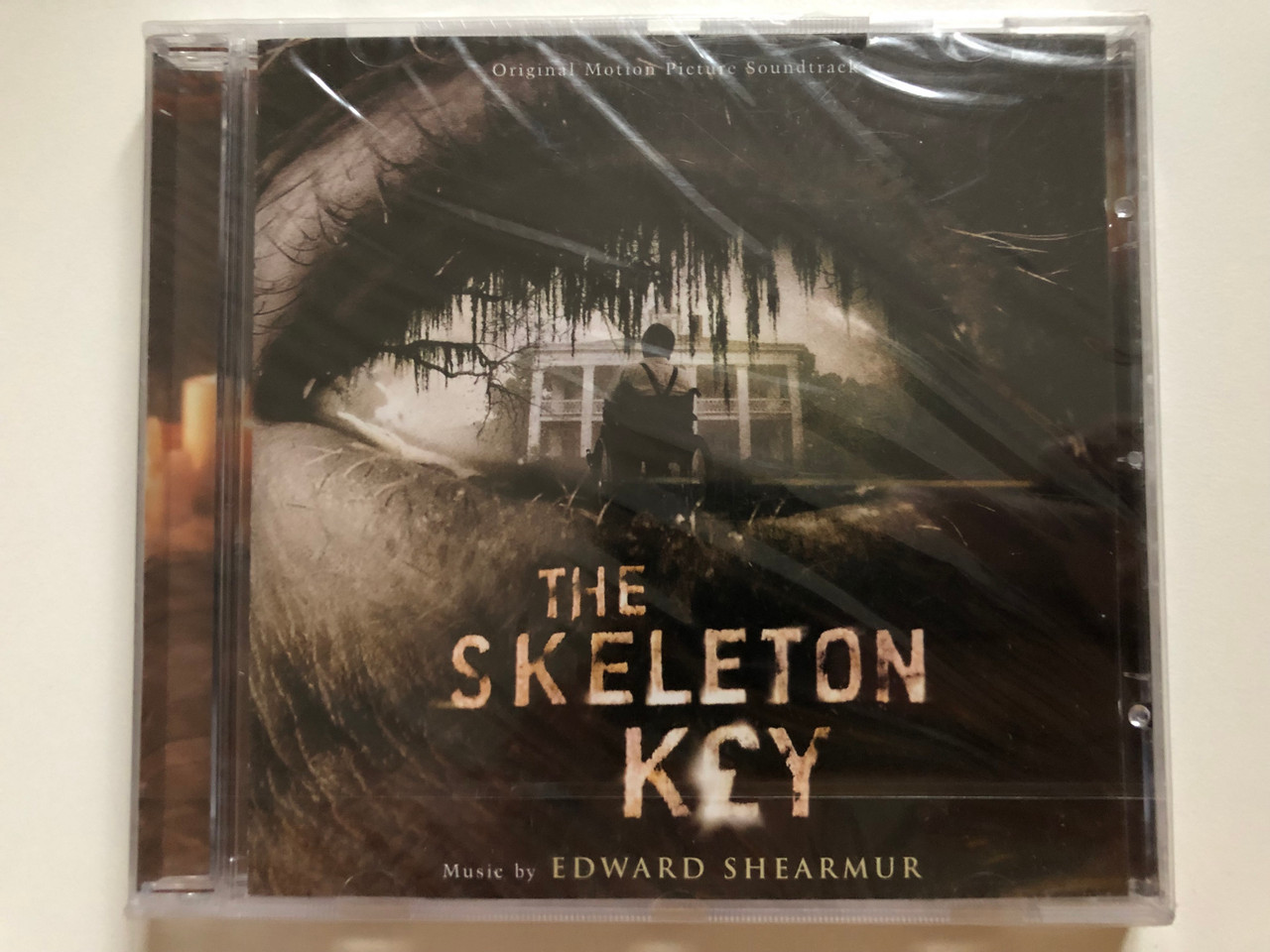 https://cdn10.bigcommerce.com/s-62bdpkt7pb/products/0/images/264928/The_Skeleton_Key_-_Music_By_Edward_Shearmur_Varse_Sarabande_Audio_CD_2005_VSD-6670_1__89671.1674731463.1280.1280.JPG?c=2&_gl=1*9m12di*_ga*MjA2NTIxMjE2MC4xNTkwNTEyNTMy*_ga_WS2VZYPC6G*MTY3NDcyMzQ0Ny43MzIuMS4xNjc0NzMwMjU5LjIwLjAuMA..